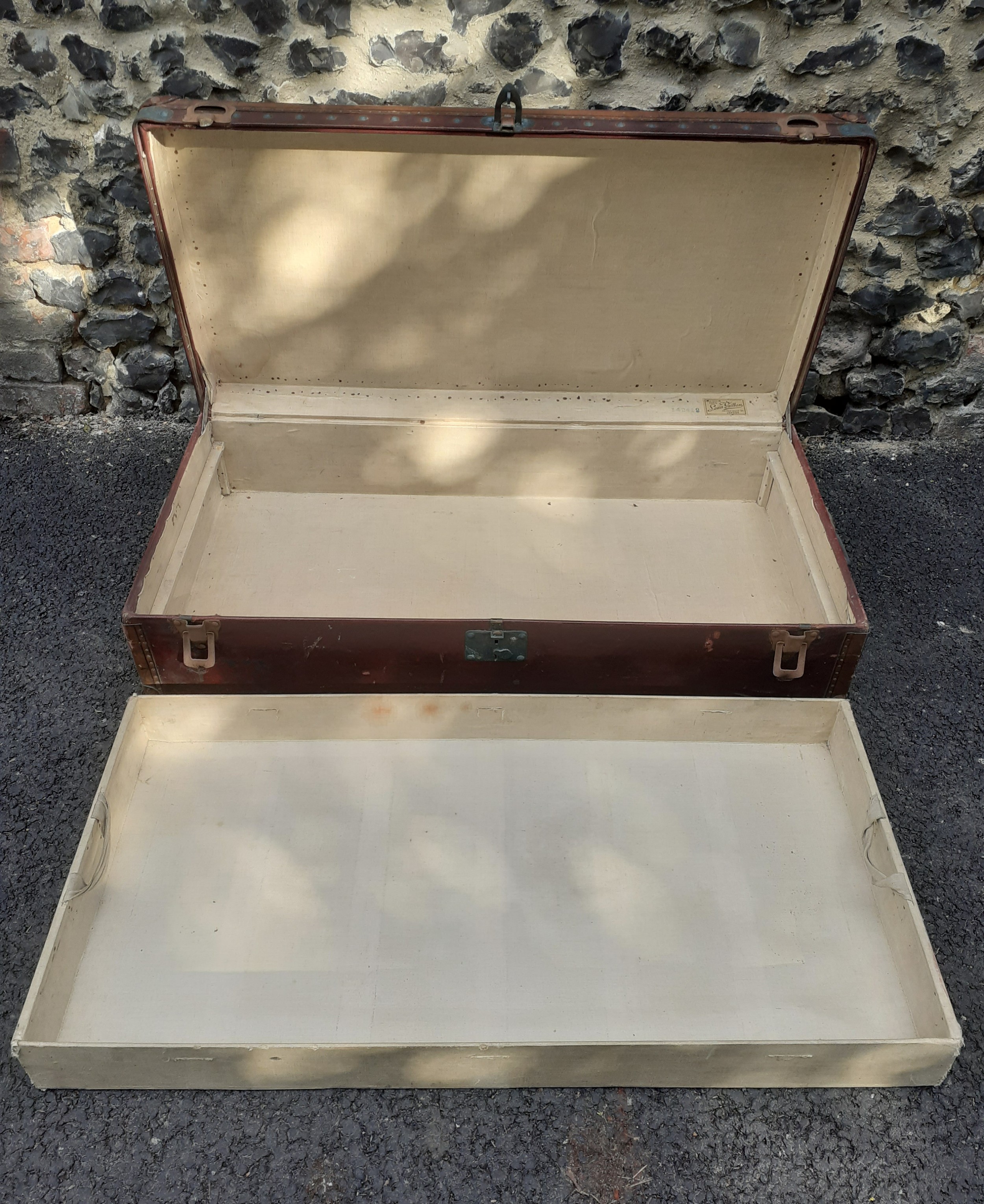 Louis Vuitton- An early 20th Century Louis Vuitton travel trunk, serial no:142412, having chestnut - Image 3 of 13