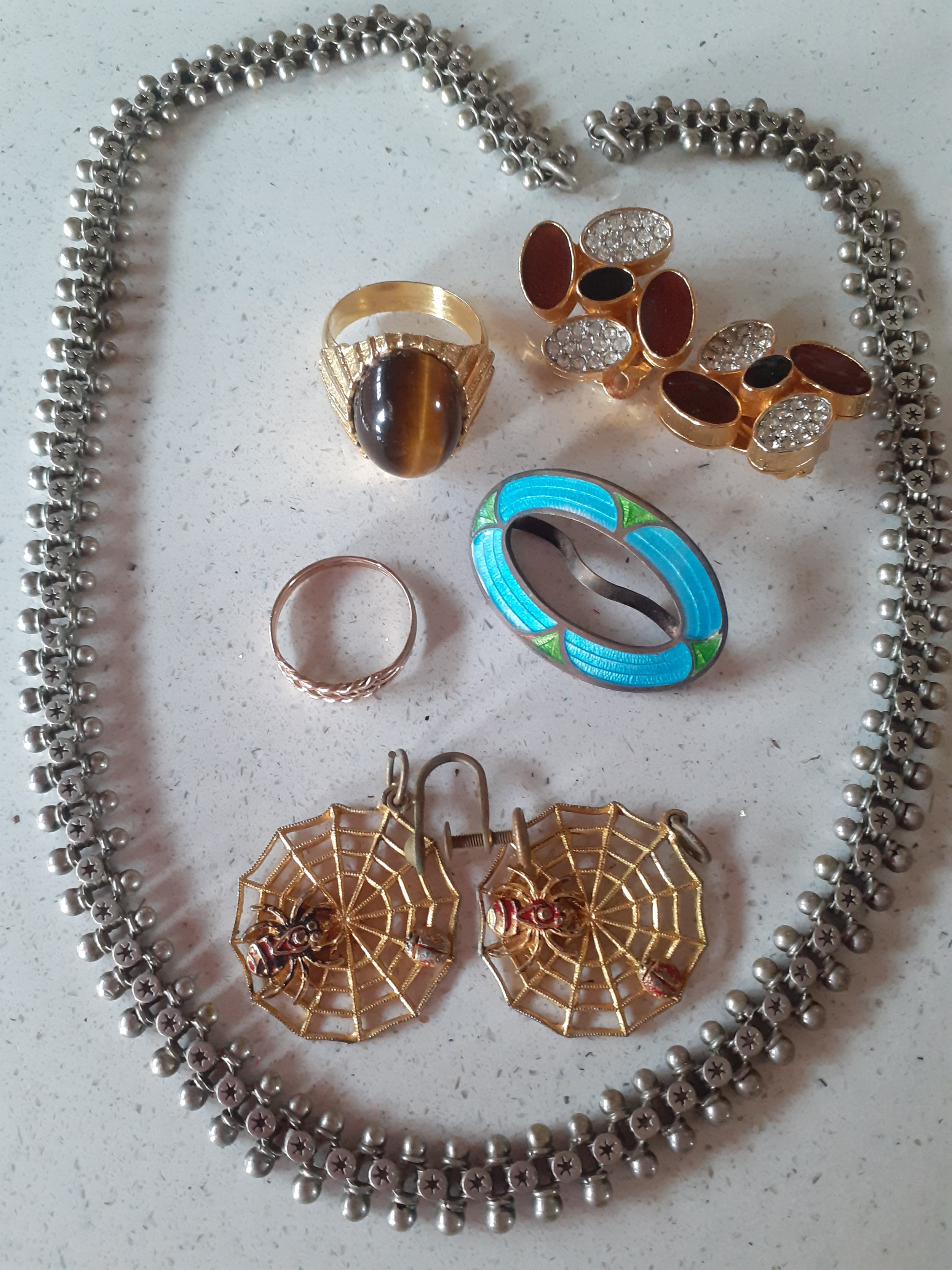 Mixed vintage costume jewellery, mainly mid 20th Century necklaces and brooches to include a long - Image 7 of 10