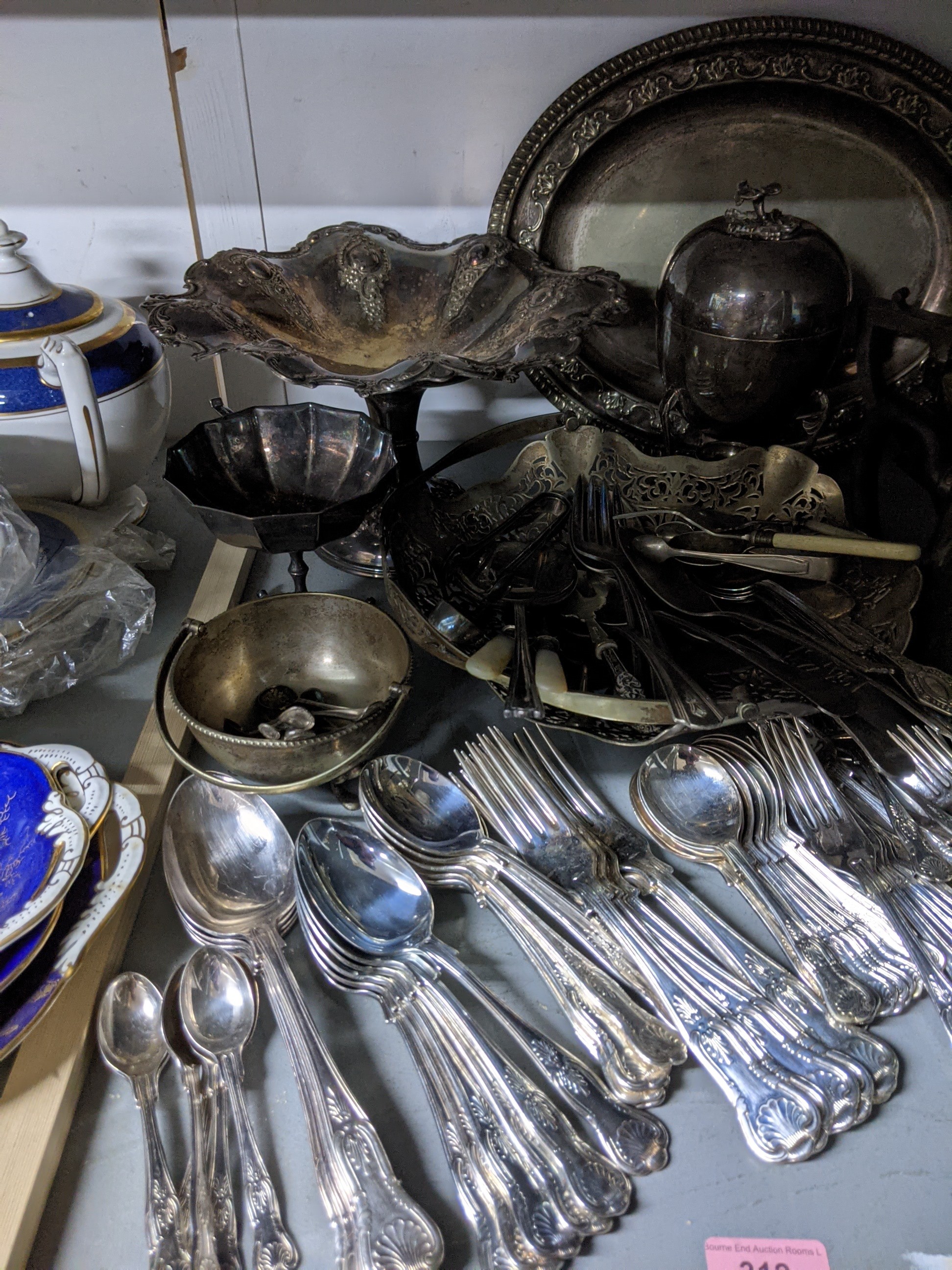 A mixed lot of silver plate to include a four-egg capacity egg coddler, teaware, King's pattern - Image 2 of 4