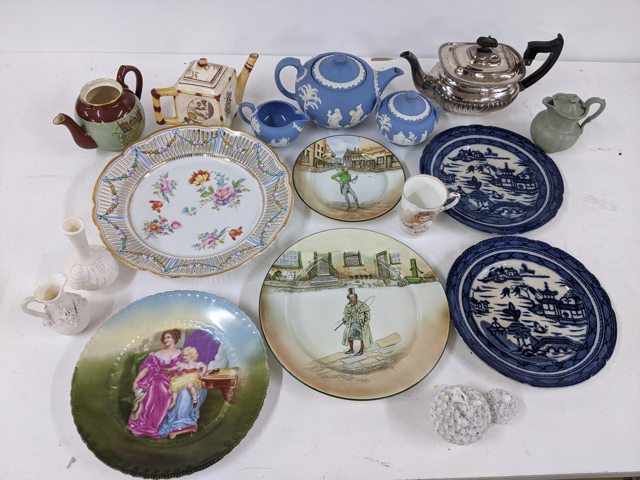 A mixed lot of ceramics to include Wedgwood Jasperware tea pot, sugar pot and milk jug, Royal