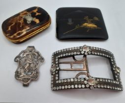 Small collectables comprising an early 20th Century tortoiseshell purse with an exhibition scene