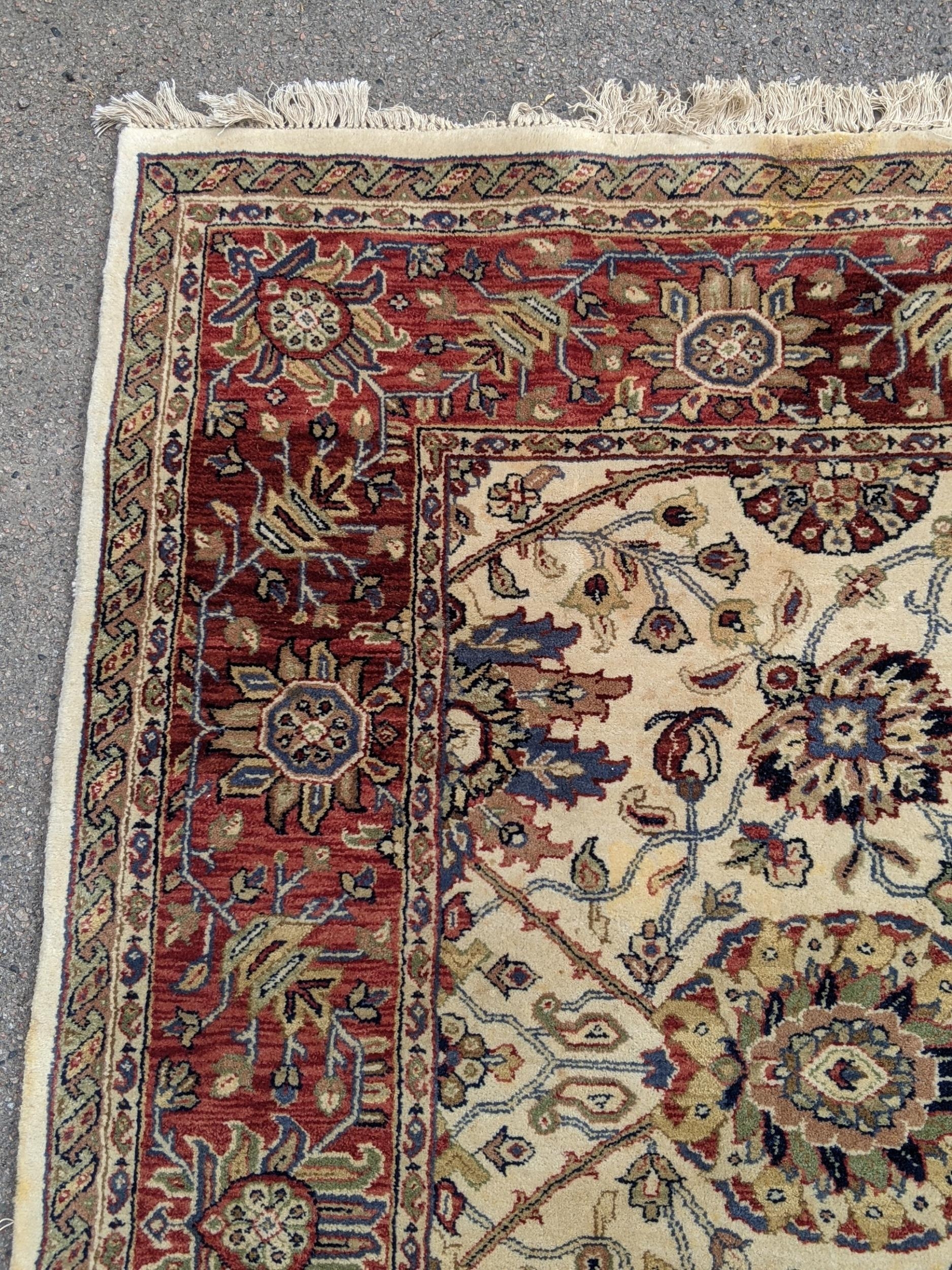 An antique Sharaen rug decorated symmetrically with four large medallions and four smaller ones on a - Image 3 of 9