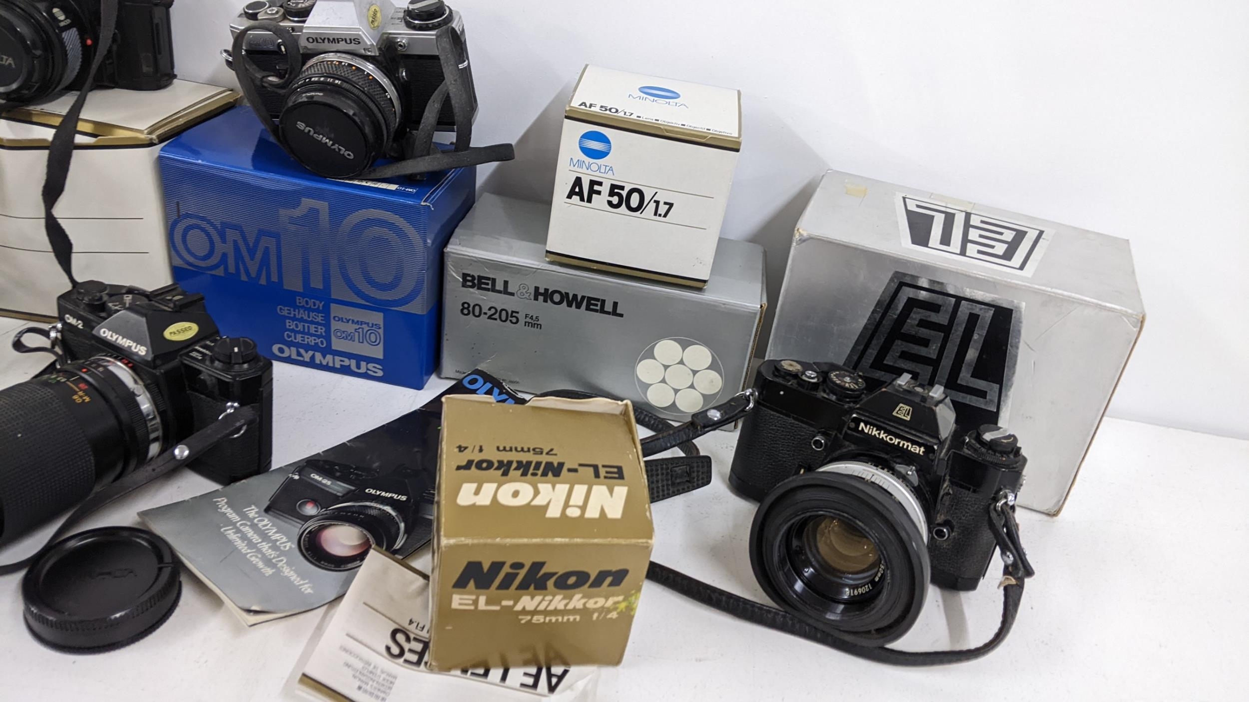 Mixed cameras and accessories to include an Olympus OM-2, Olympus OM10, Minolta 9000, Nikkormat - Image 2 of 4