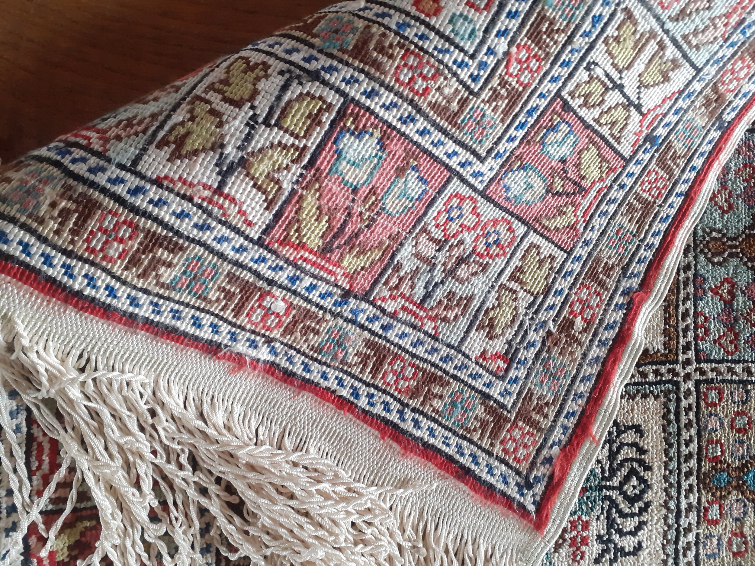 A Kayseri silk Kelim rug, 30" x 22" having cream tassel fringe to 2 ends and a Turkmen certificate - Image 3 of 3