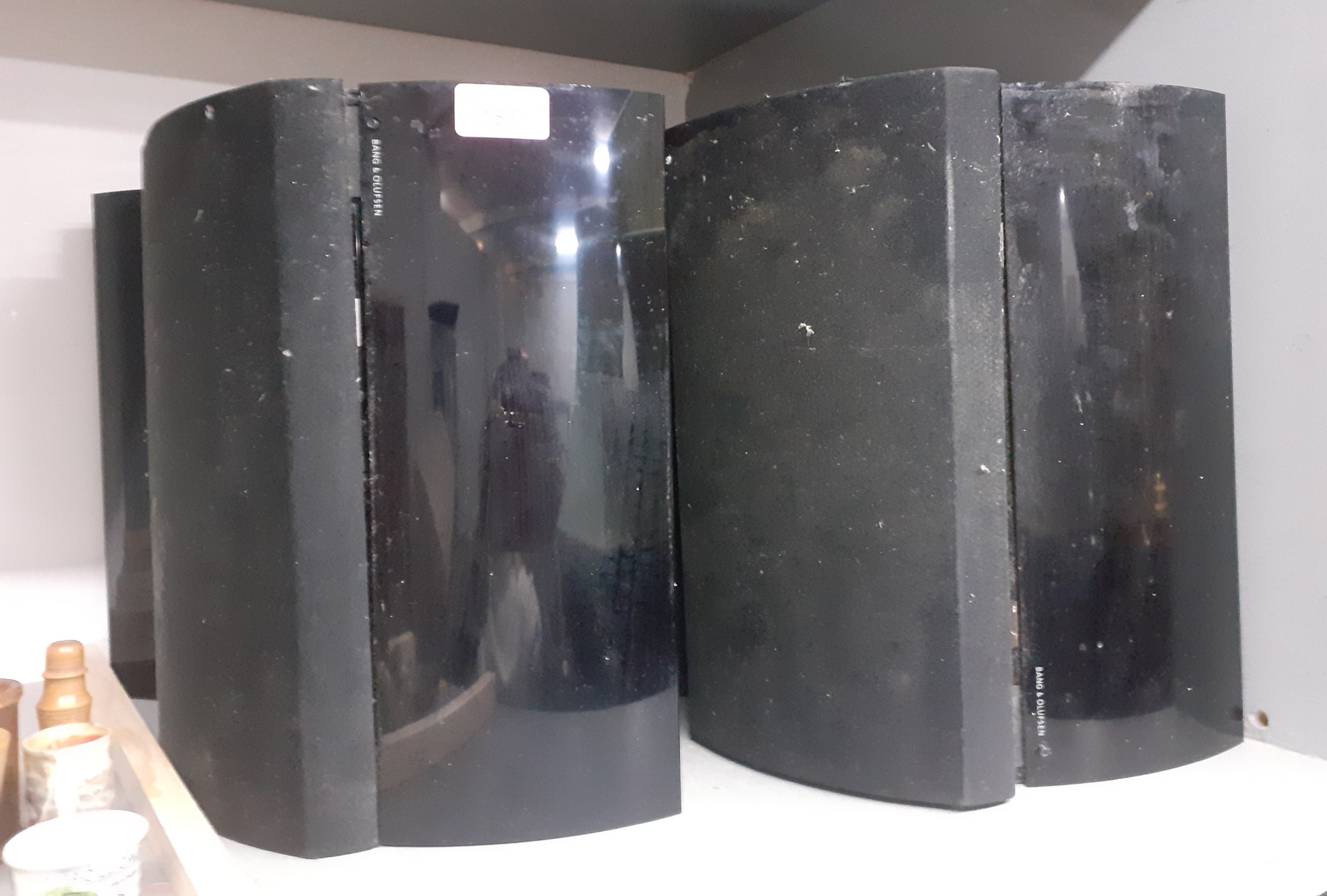 Four black Bang & Olufsen Beolab 4000 speakers A/F, no leads. Location:G