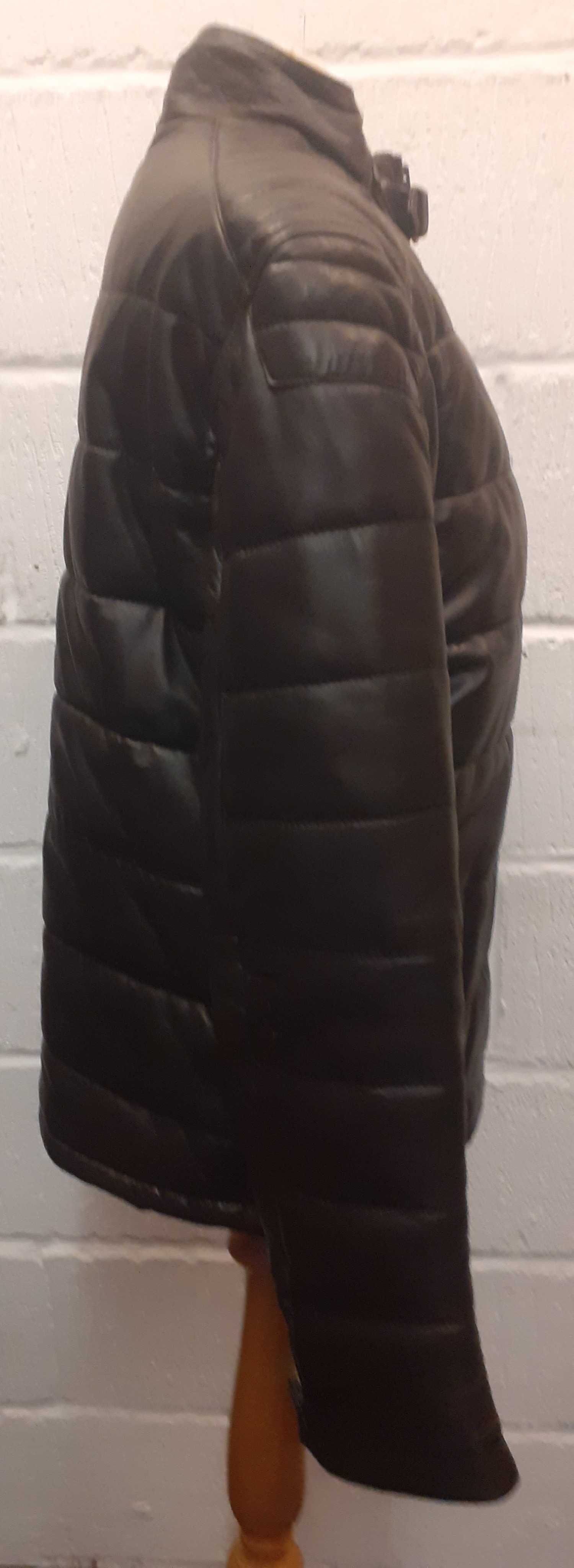 A modern gents dark brown padded soft leather Collezione sports jacket with front zip fastening - Image 3 of 5
