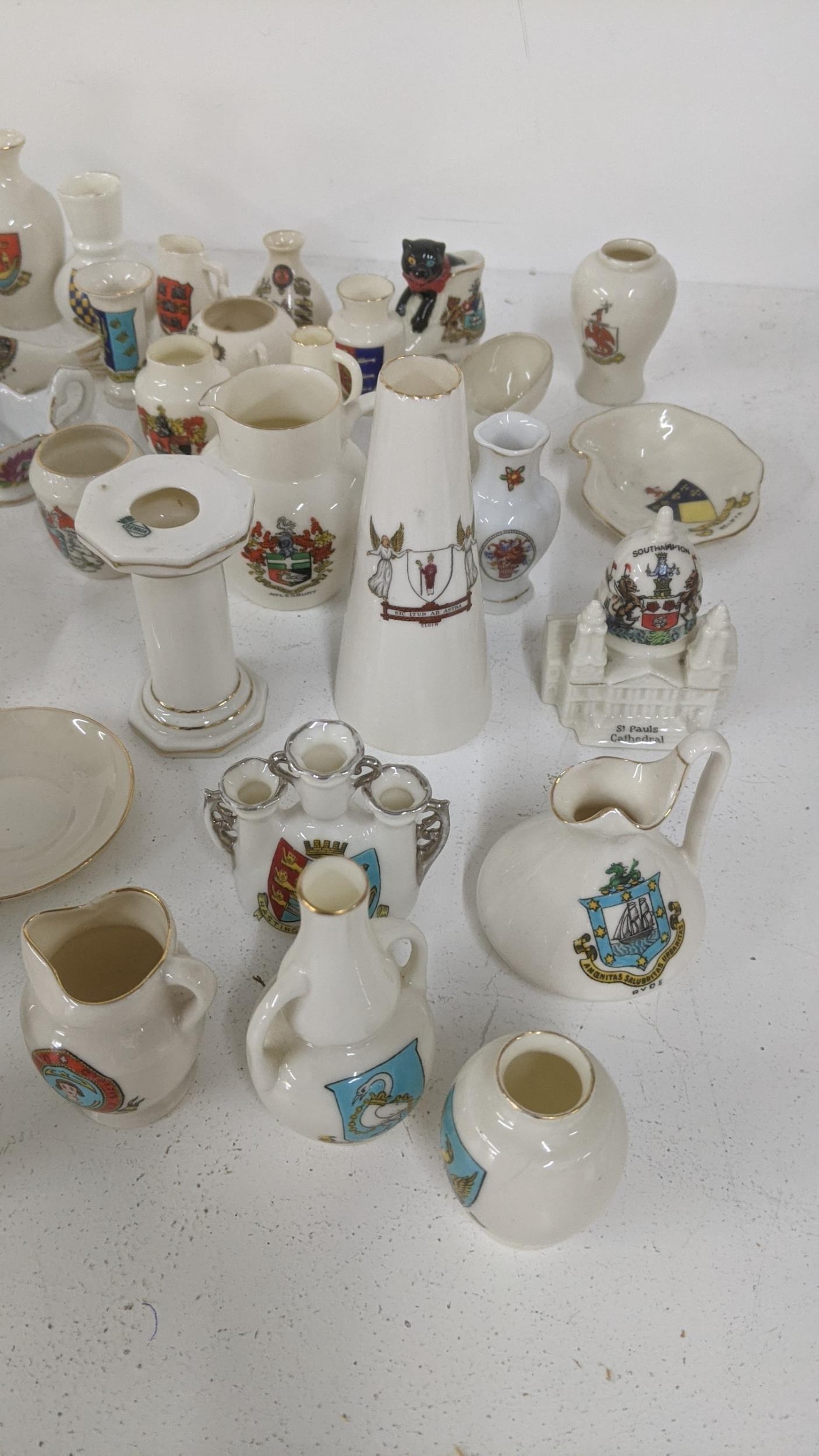 Mixed ceramics and collectables to include WH Goss crested china and others, a Japanese Marutomo - Image 4 of 6