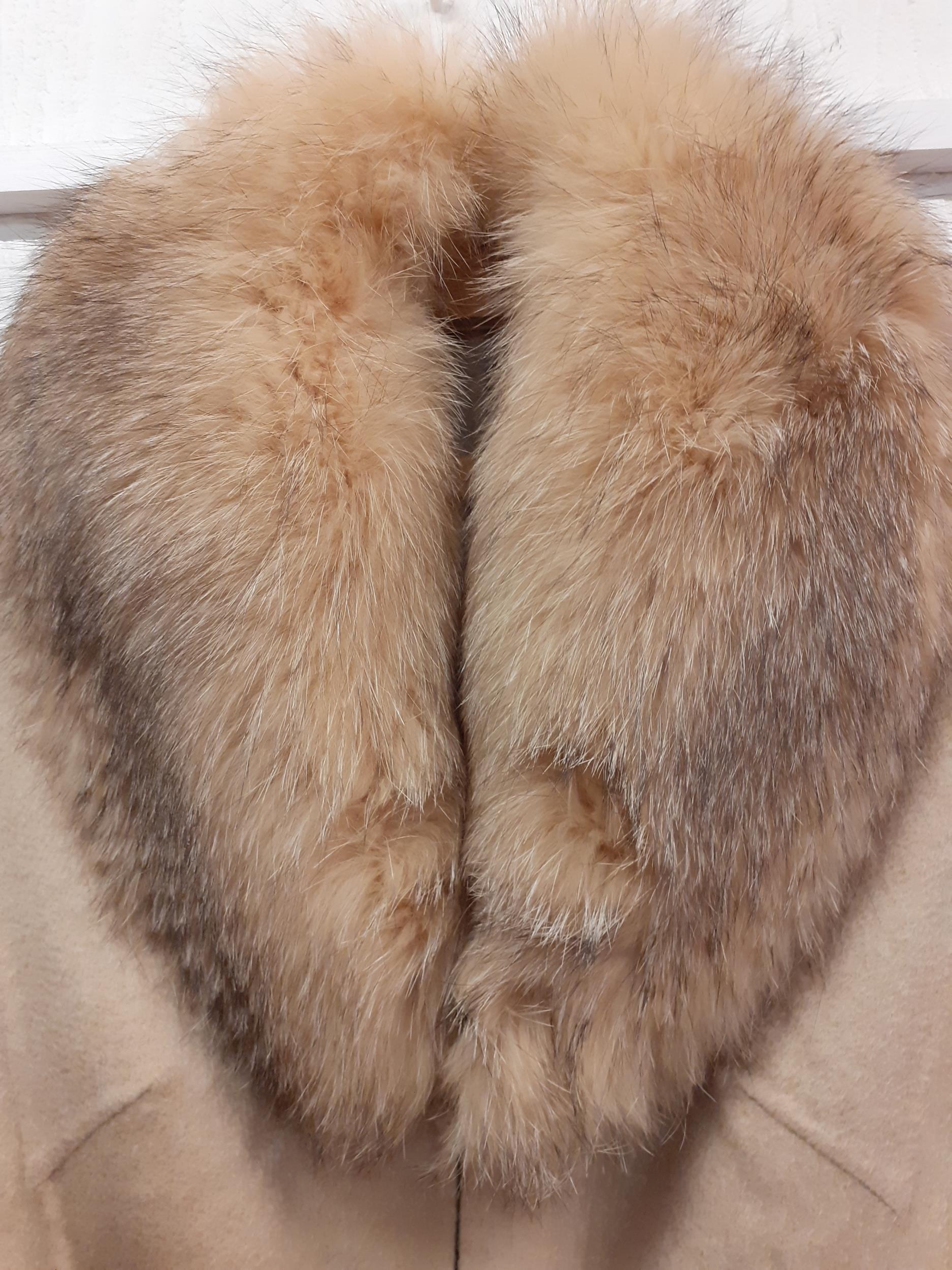 Mixed ladies coats comprising a lightweight beige cashmere mix Escada coat with fox fur collar, - Image 4 of 10