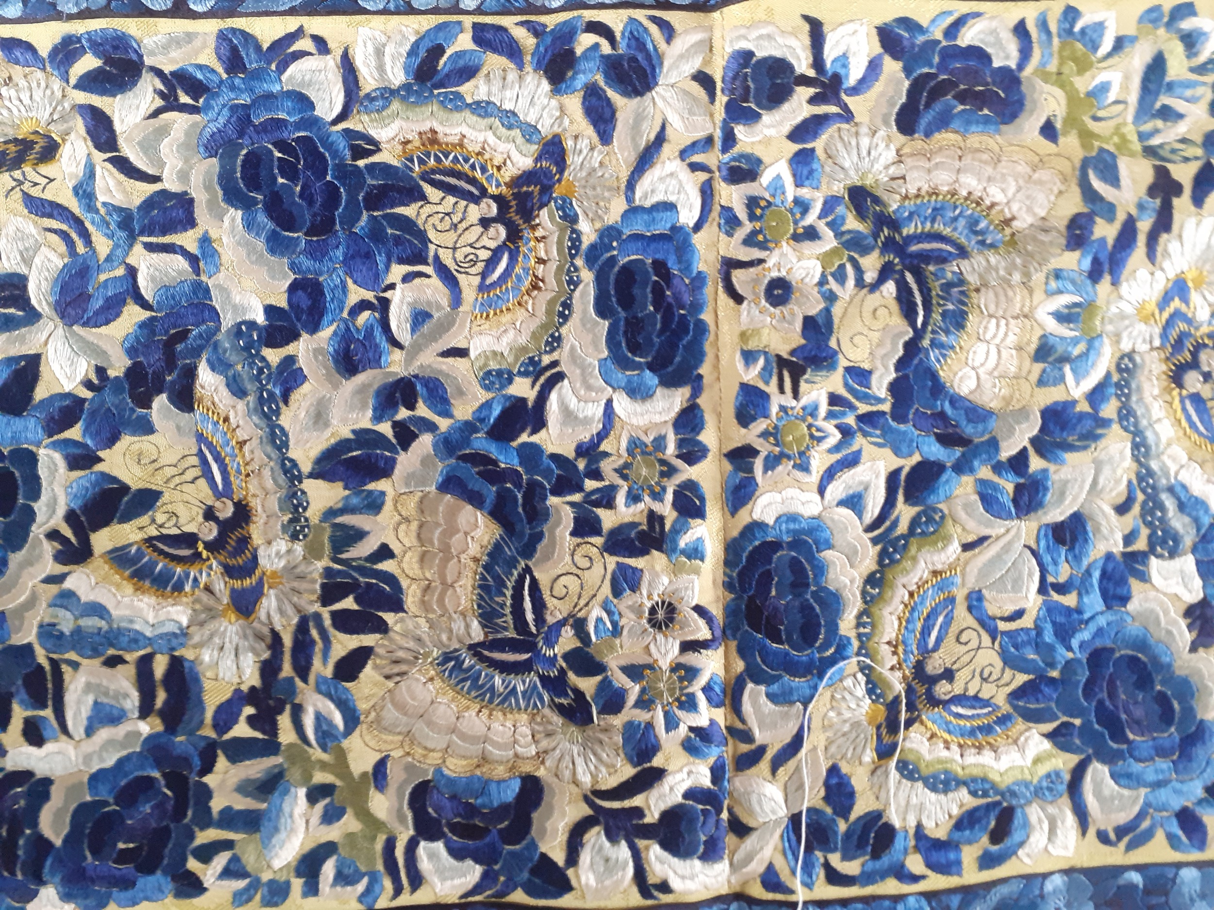 A group of 7 early to mid 20th Century Chinese embroidered silk panels to include one panel with - Image 7 of 9