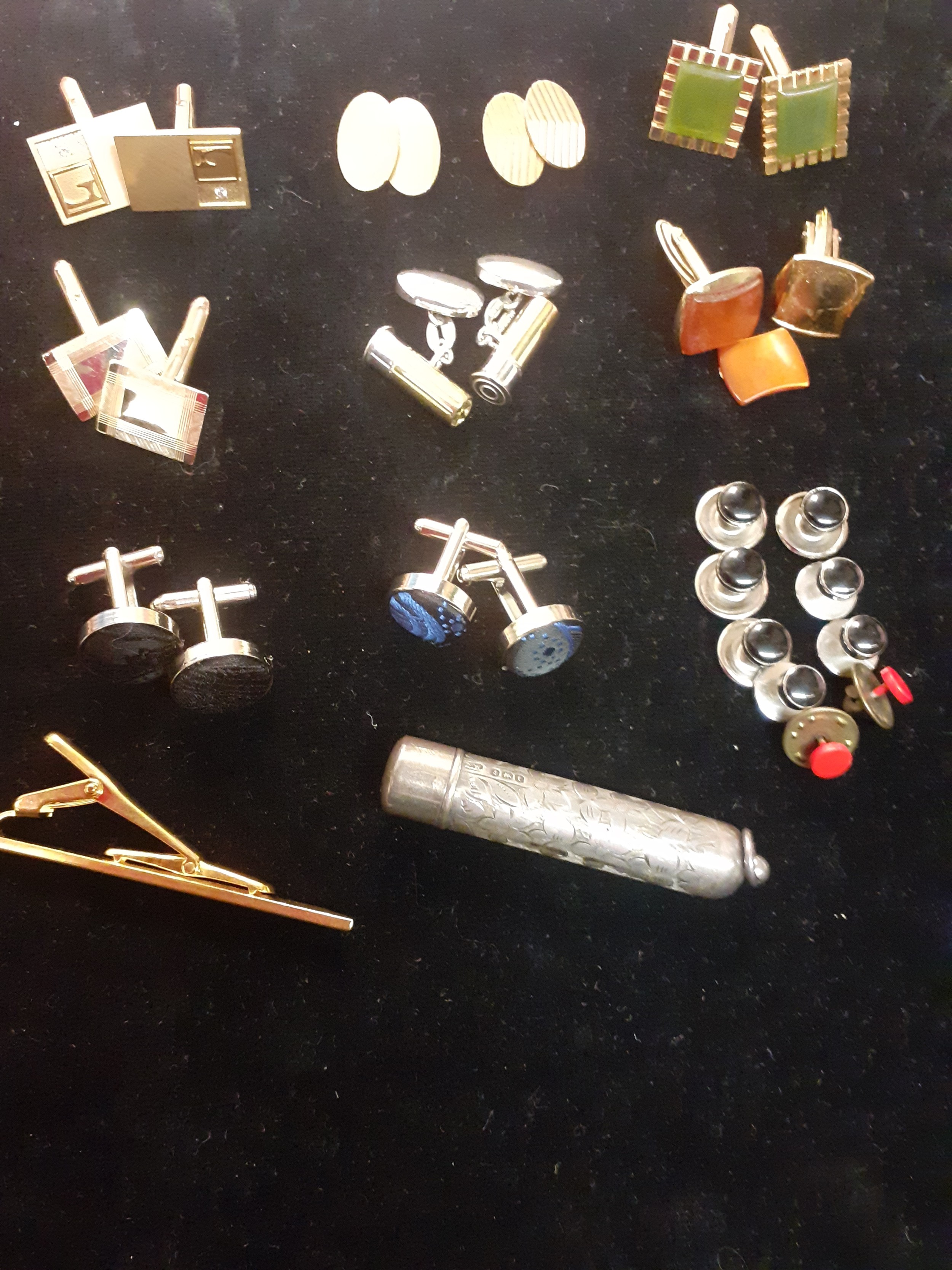 Mixed cufflinks to include a pair of oval 10ct gold front examples, a pair of Murray Ward silver