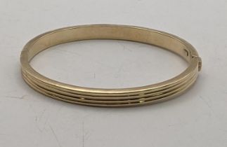 A 9ct gold bracelet with reeded ornament 9.1g Location: If there is no condition report shown,