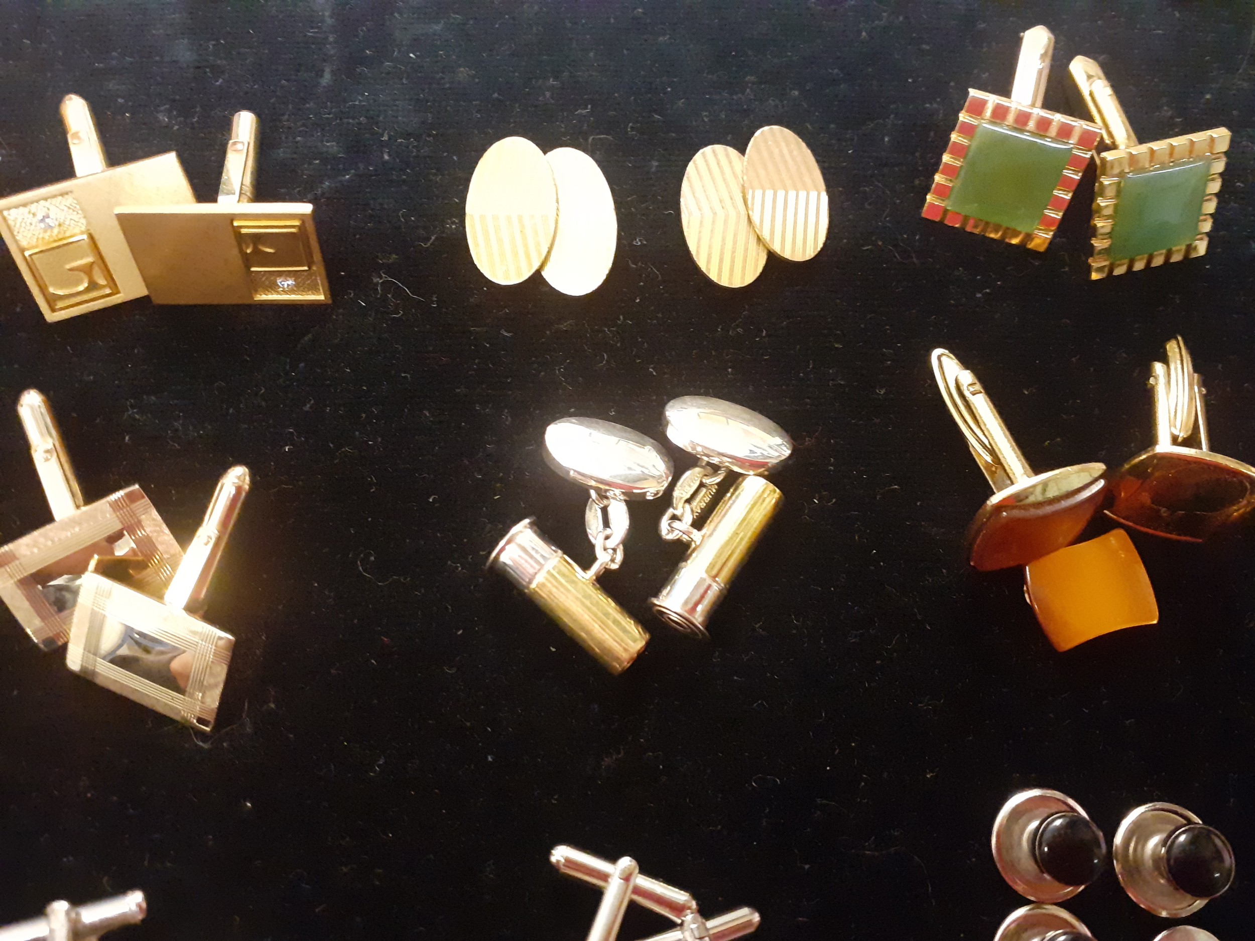 Mixed cufflinks to include a pair of oval 10ct gold front examples, a pair of Murray Ward silver - Image 2 of 3