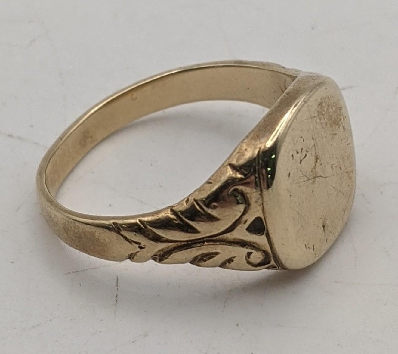 A 9ct gold gents signet ring having an engraved detail 7.8g Location: If there is no condition - Image 2 of 2