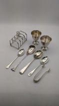 Silver to include a pair of egg cups, a toast rack hallmarked Birmingham 1932, together with four
