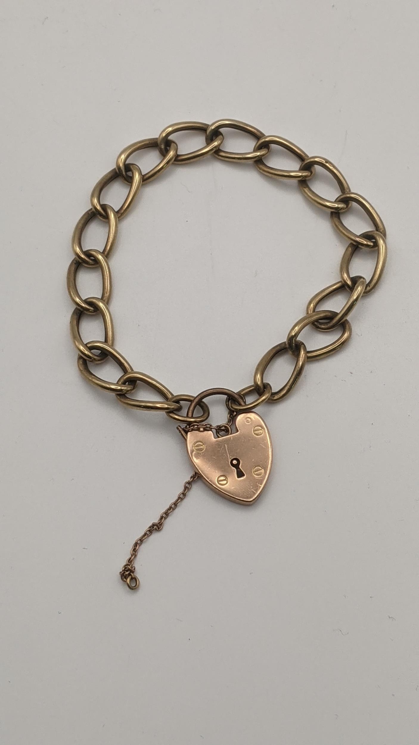 A 9ct gold bracelet having a love heart shaped padlock clasp 8.8g Location: If there is no condition