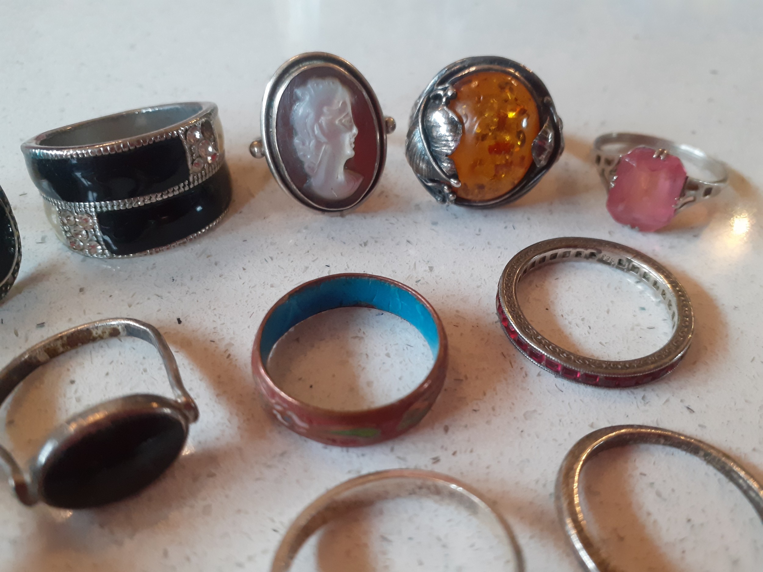 A group of 13 silver, white metal and silver tone dress rings with mixed cabochons, faceted glass - Image 4 of 5