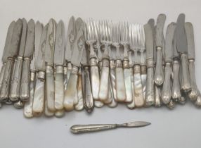 Mother of pearl handled dessert knives with silver ferrules, seventeen silver handled knives and a