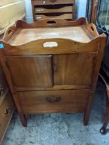 An 18th century mahogany commode with inset leather tray top over twin doors and single drawer on