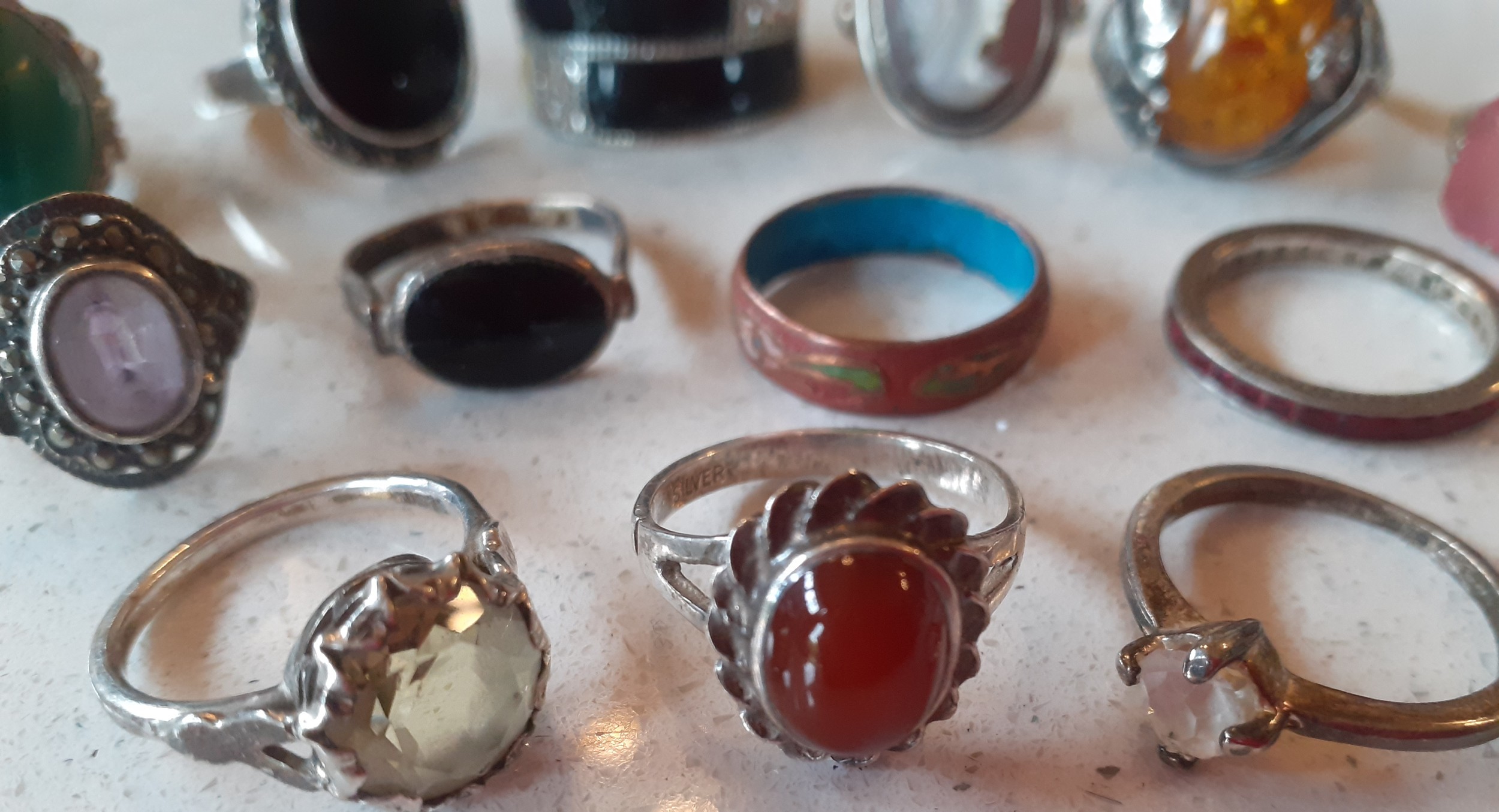 A group of 13 silver, white metal and silver tone dress rings with mixed cabochons, faceted glass - Image 2 of 5