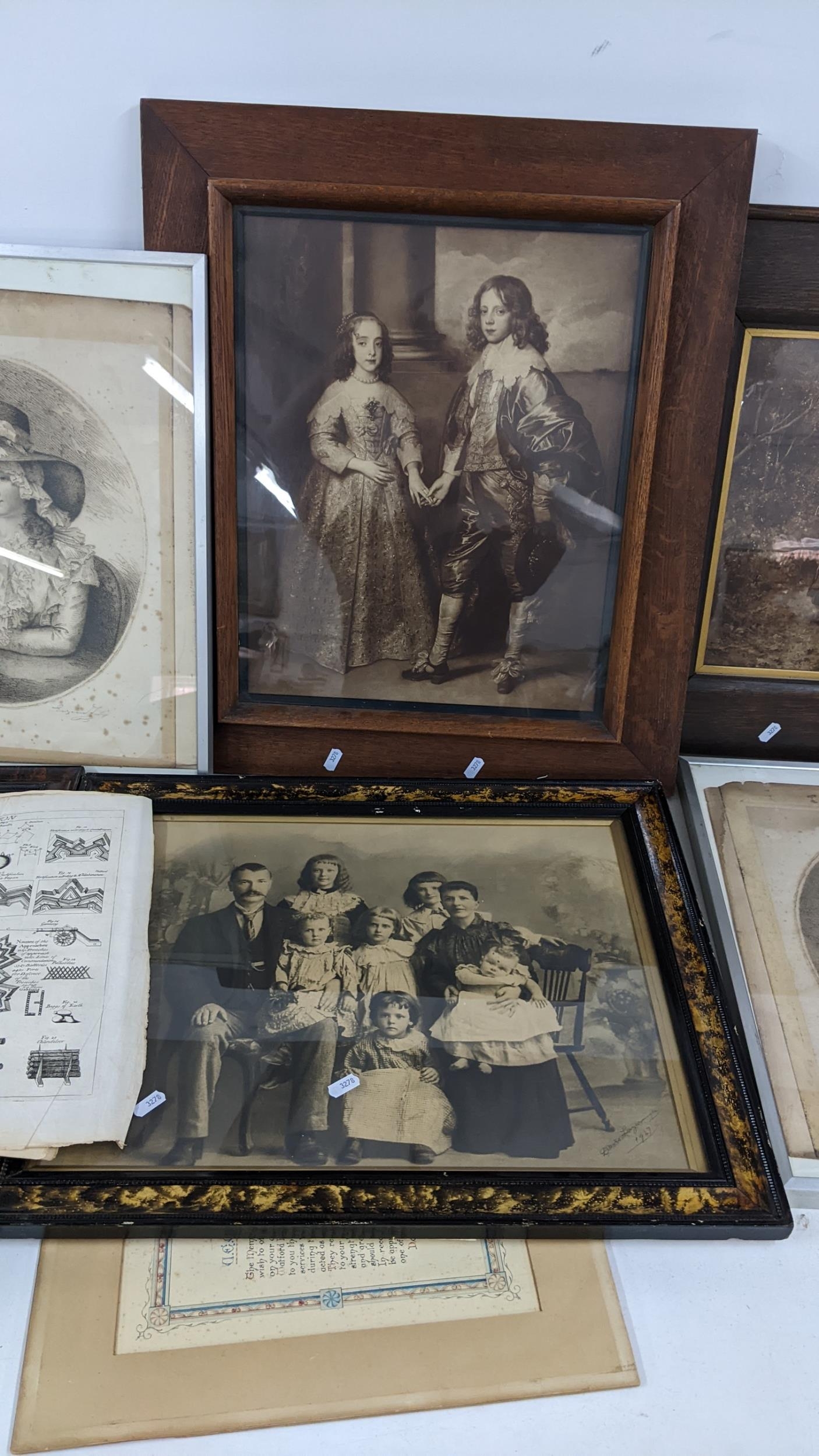 Mixed framed and unframed pictures to include engravings, 1920's photograph and others Location: - Image 3 of 4