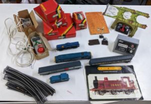 A mixed lot of Hornby 00 gauge items to include trucks, track, a British Rail D6830 unit, an R195