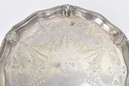 A Victorian silver card tray, by Hawkesworth, Eyre & Co (Charles Hawksworth & John Eyre), hallmarked - Image 4 of 5