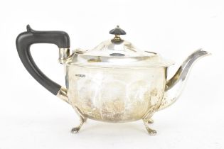 A George VI silver teapot by Viner's Ltd (Emile Viner) hallmarked Sheffield 1938, having an ebonised