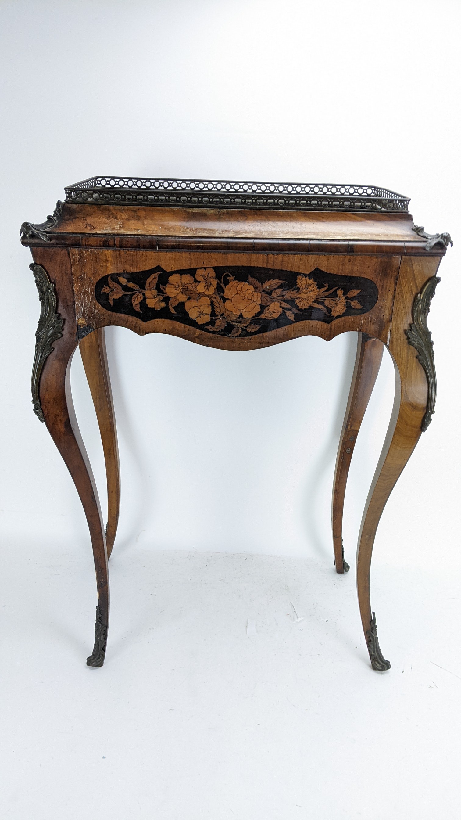 A pair of 19th century French kingwood jardiniere tables, each having a pierced gallery top with a - Image 15 of 24