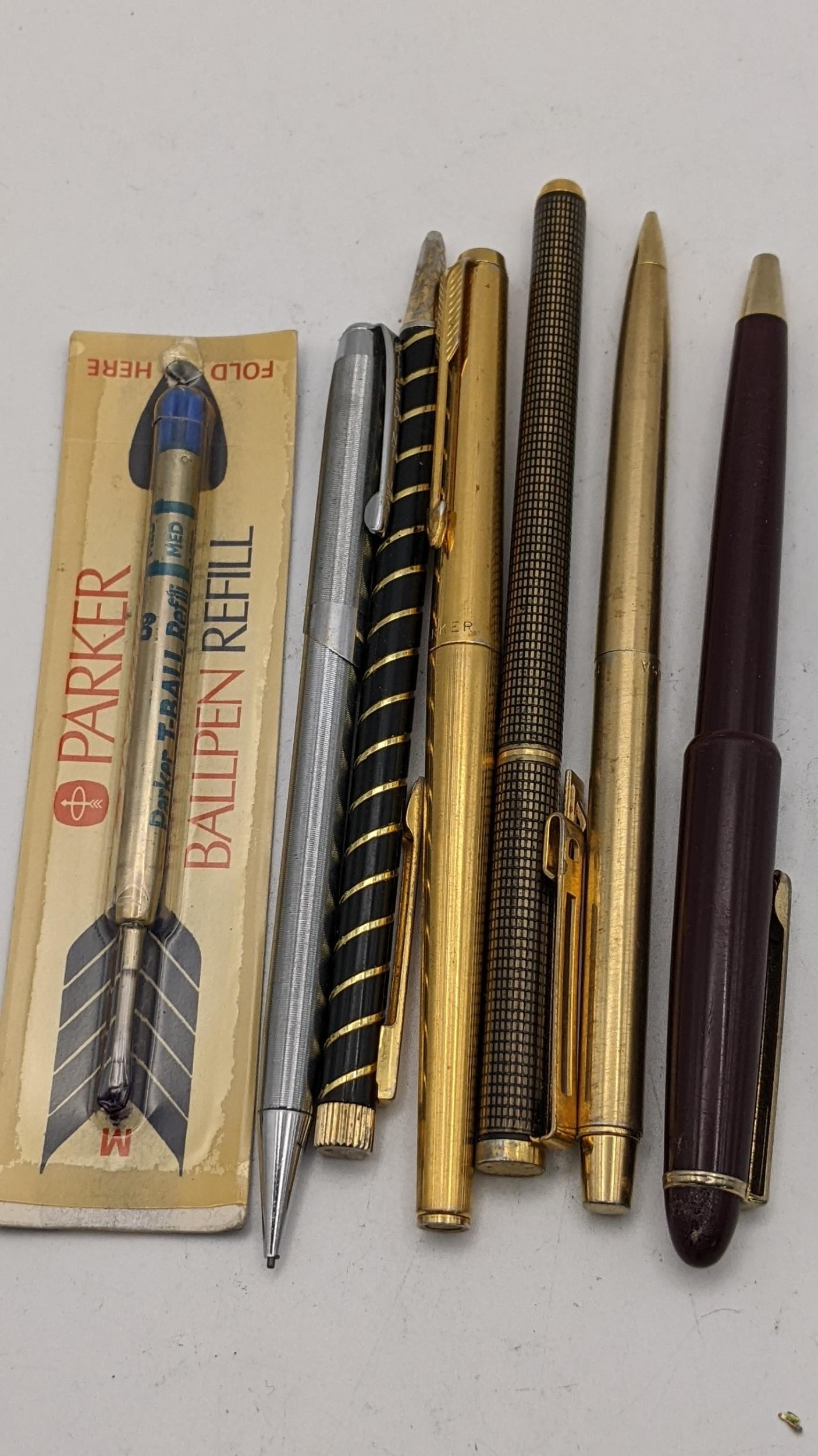 A black and gold boxed Parker ball point pen and a boxed FM radio pen with batteries and headphones, - Image 4 of 6