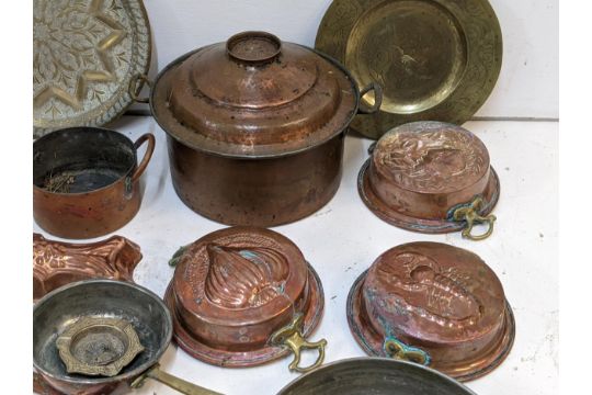 Metalware to include some copper jelly moulds, cooking pots and pans and decorative brass plates and - Image 7 of 10