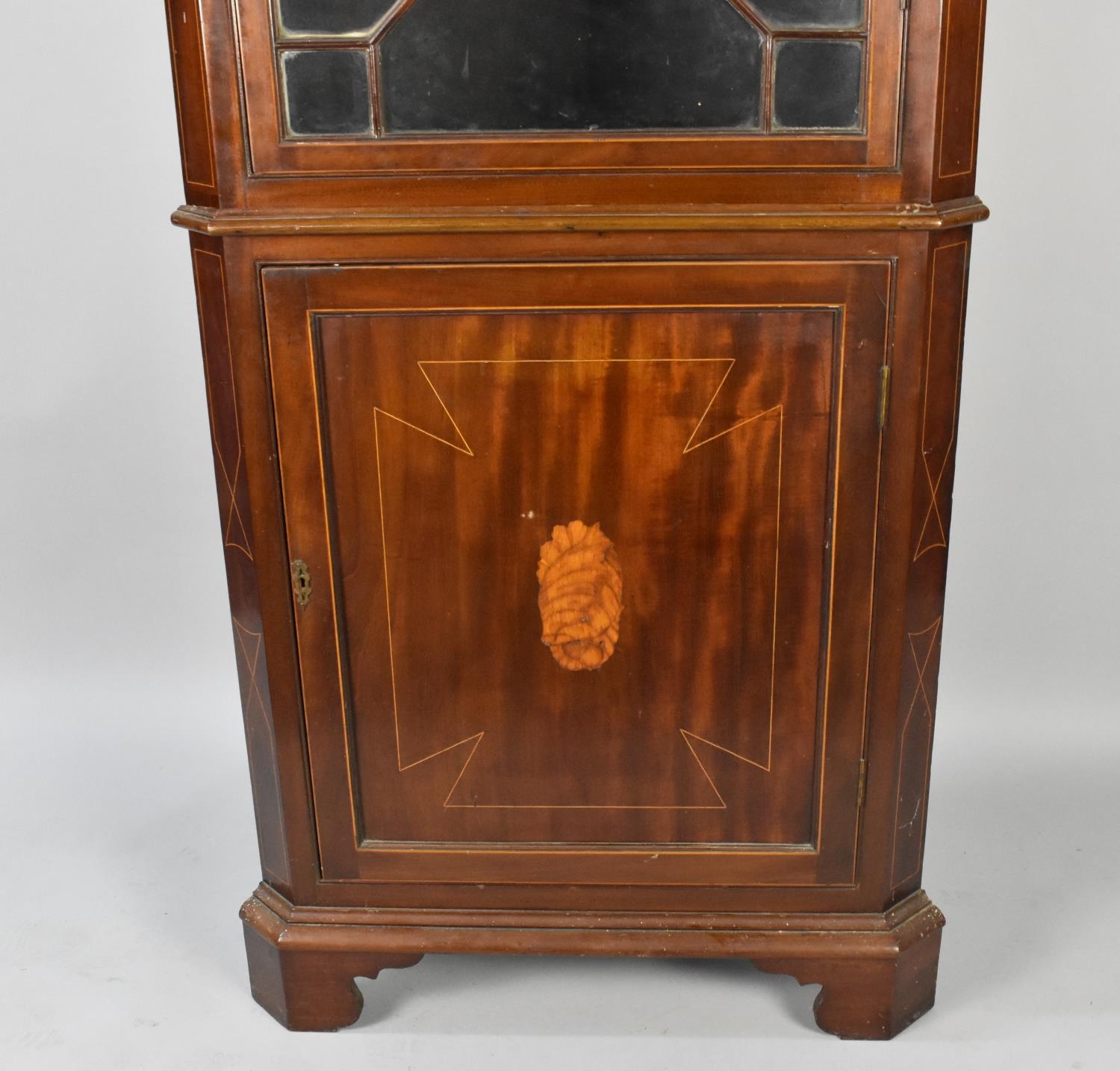 An Edwardian Mahogany Sheraton Revival Free Standing Corner Cupboard With Moulded Corners with - Image 2 of 4
