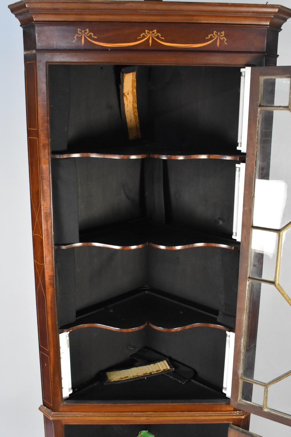 An Edwardian Mahogany Sheraton Revival Free Standing Corner Cupboard With Moulded Corners with - Image 3 of 4
