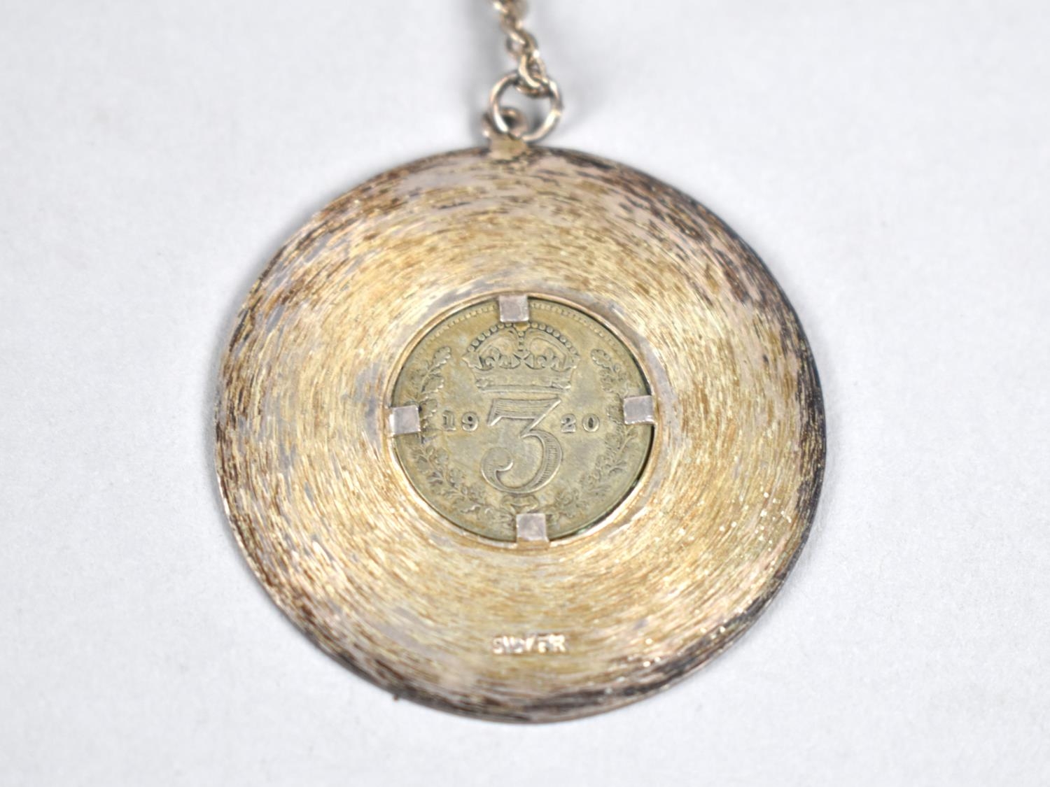 A Silver Filigree Circular Pendant with inset Threepenny Bits on Silver Chain - Image 4 of 4