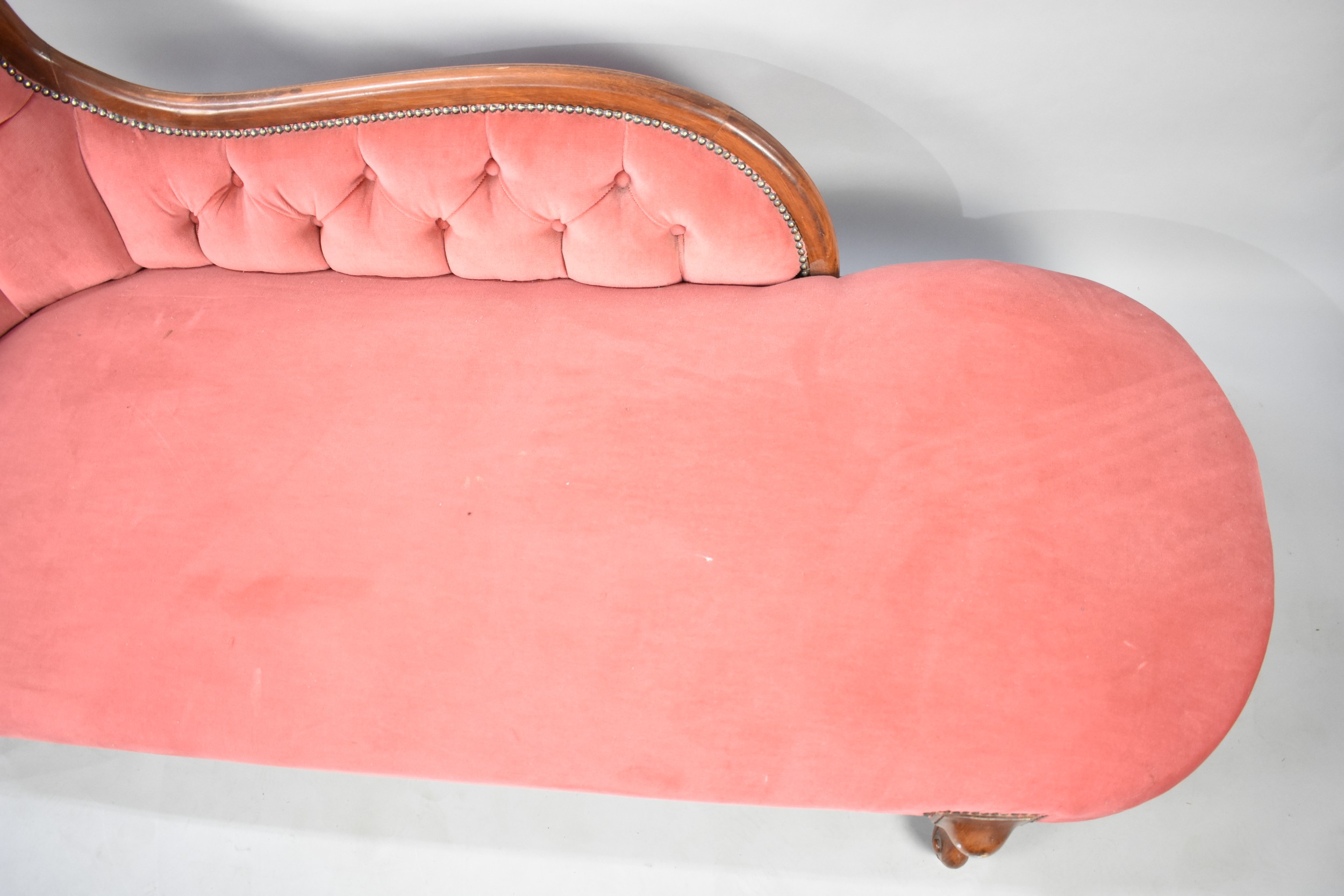 A Reproduction Mahogany Framed Button Upholstered Chaise Longue - Image 2 of 3