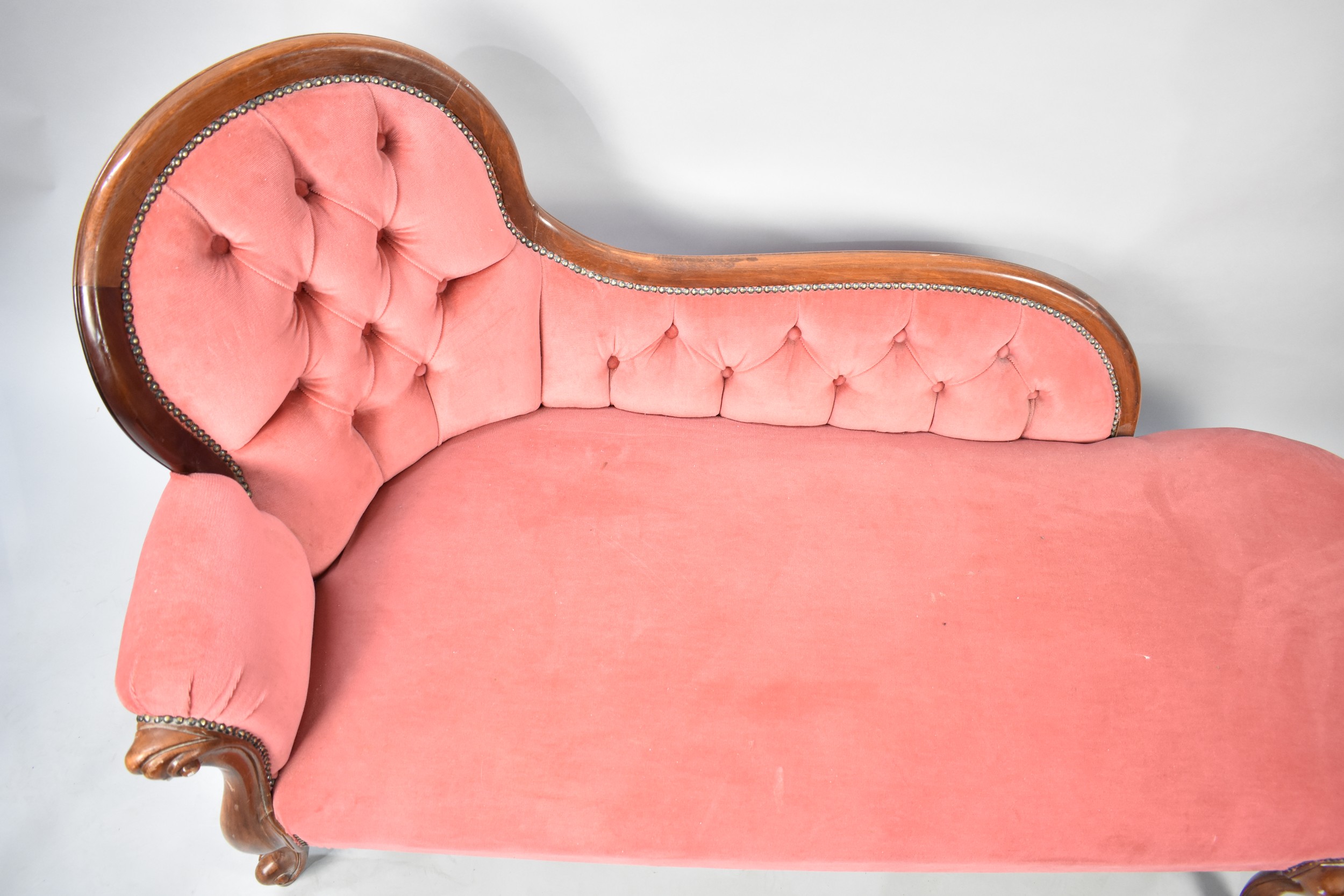 A Reproduction Mahogany Framed Button Upholstered Chaise Longue - Image 3 of 3