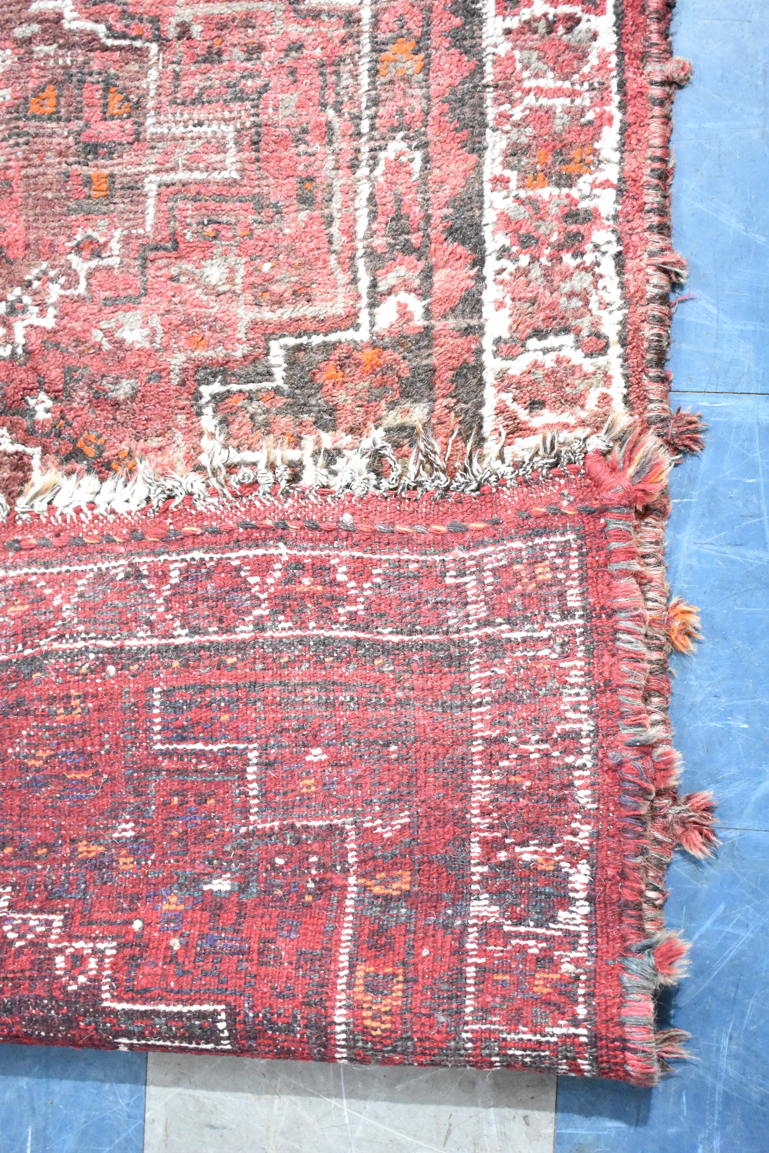 A Patterned Woolen Rug, Somewhat Worn, 157x114cms - Image 4 of 4