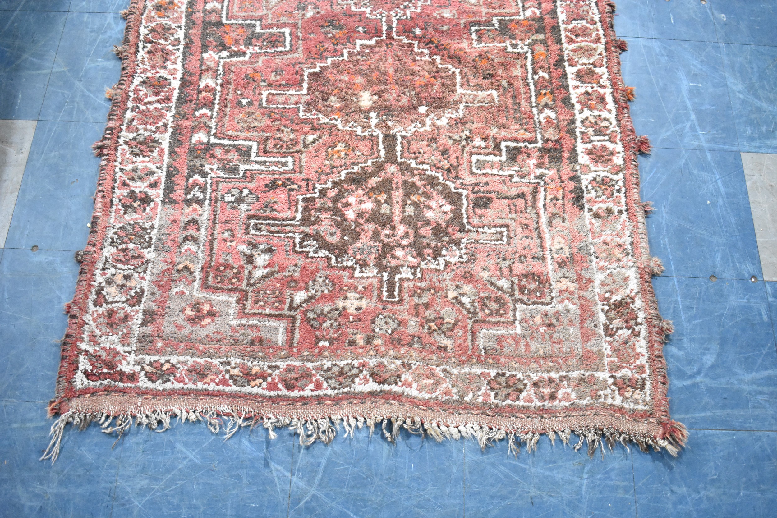 A Patterned Woolen Rug, Somewhat Worn, 157x114cms - Image 3 of 4