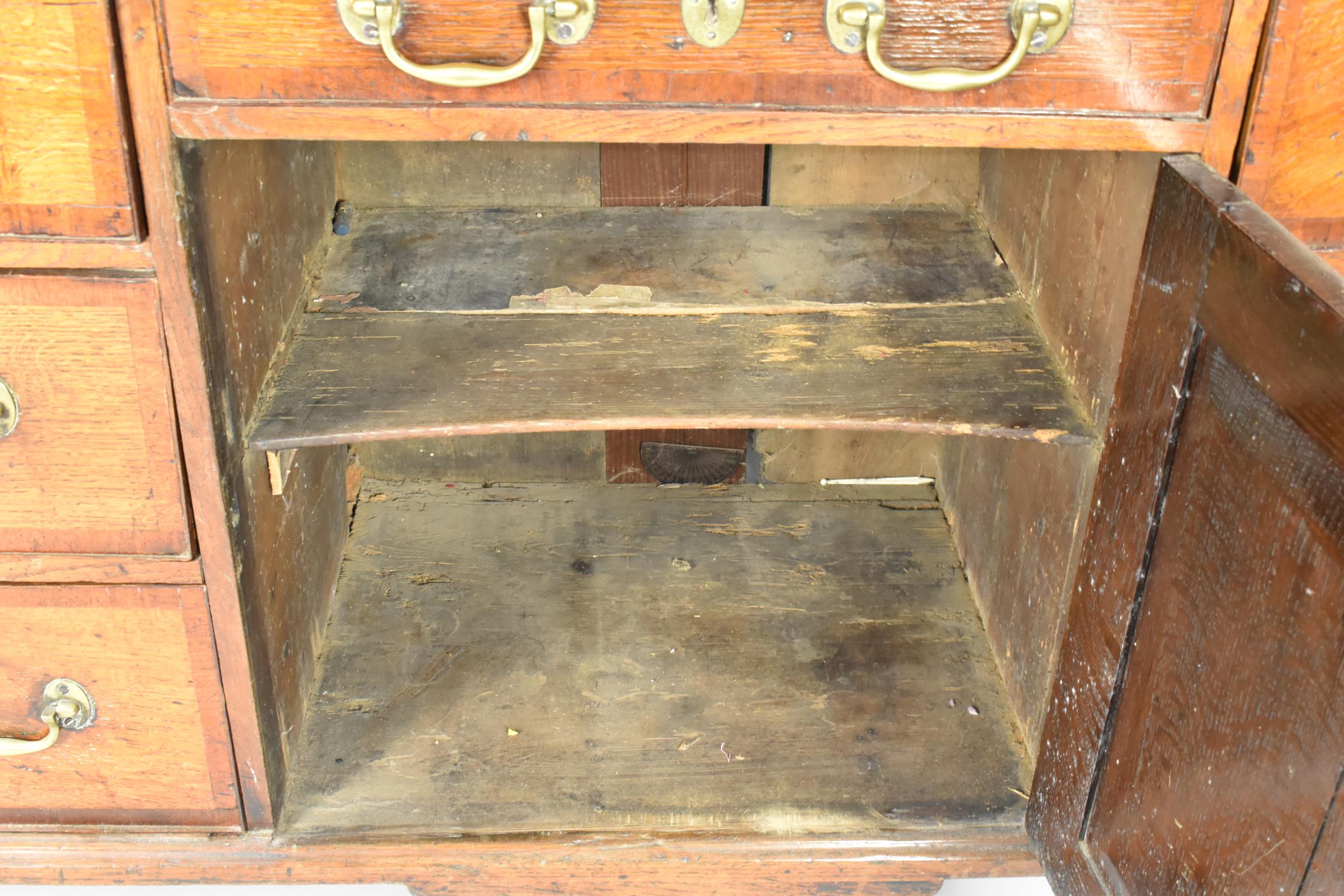A Good George III Cheshire Dresser in Oak with Mahogany Cross Banding to Top and Drawers. On Bracket - Image 3 of 7