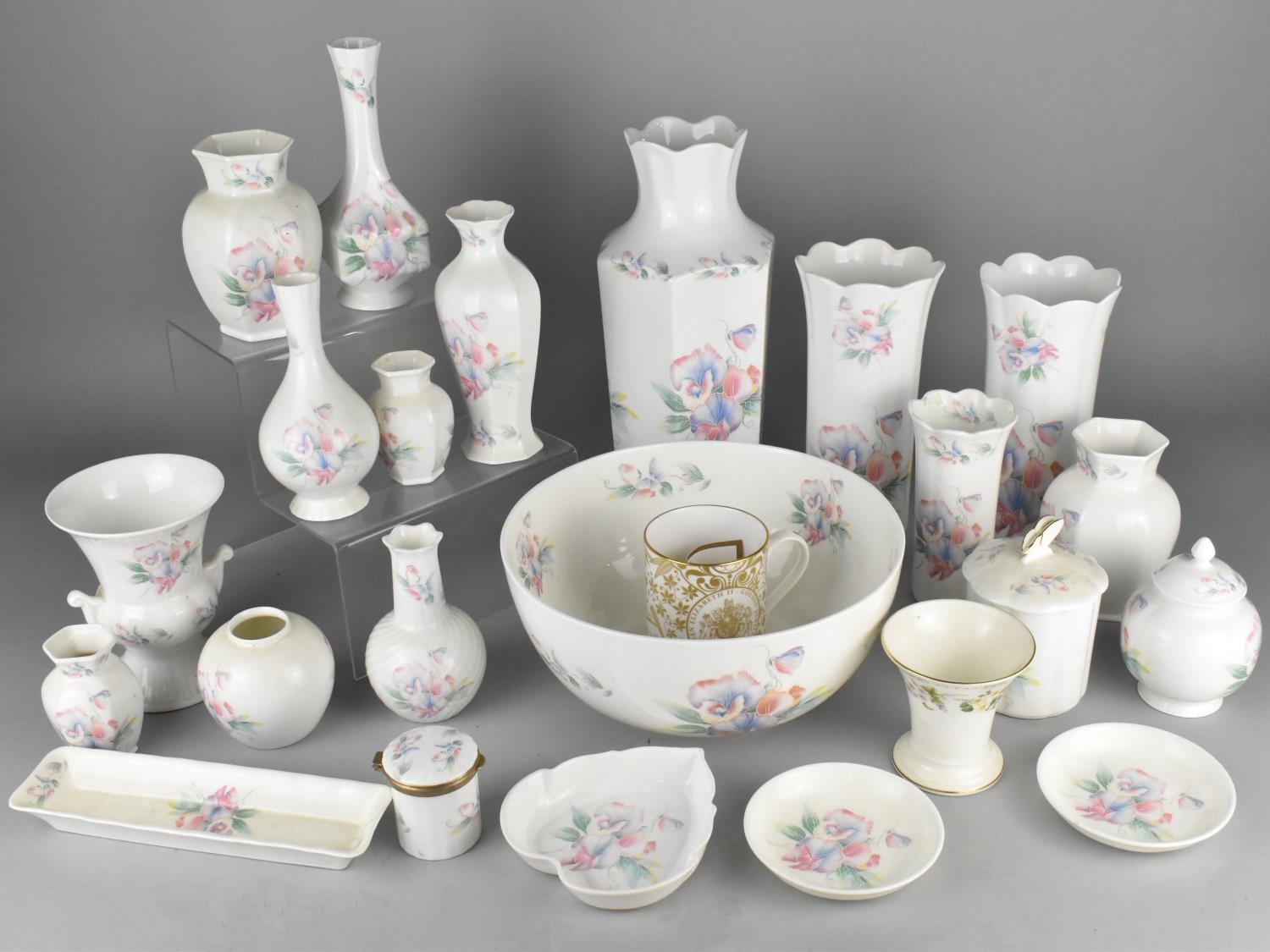 Twenty-two Pieces of Aynsley Little Sweetheart to Comprise Large Bowl, Various Vases to Include