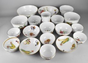 A Collection of Various Royal Worcester Evesham and Other Bowls, Large to Small Ranging From 25cm