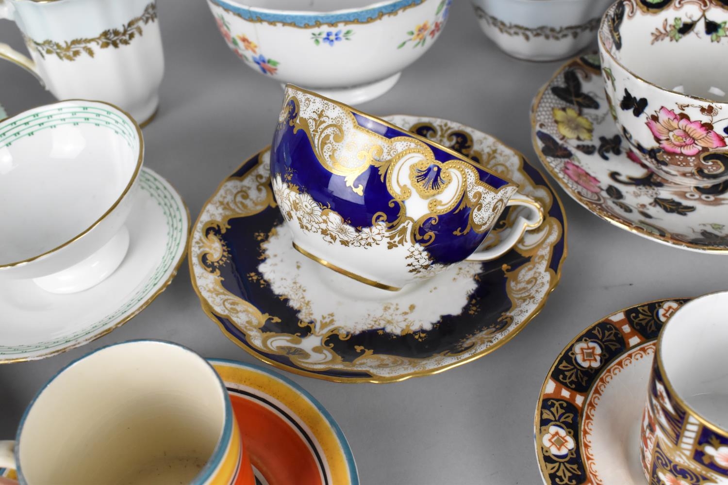 A Collection of Various Cups and Saucers to Comprise Royal Crown Derby Cobalt Blue Inset and Gilt - Image 2 of 2