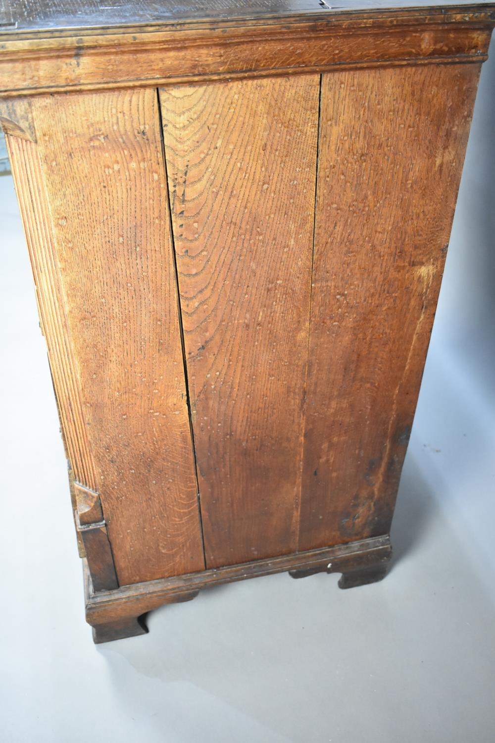 A 19th Century Oak Chest of Two Short and Three Long Drawers, Cross Banded with Mahogany, Brass Drop - Image 5 of 6