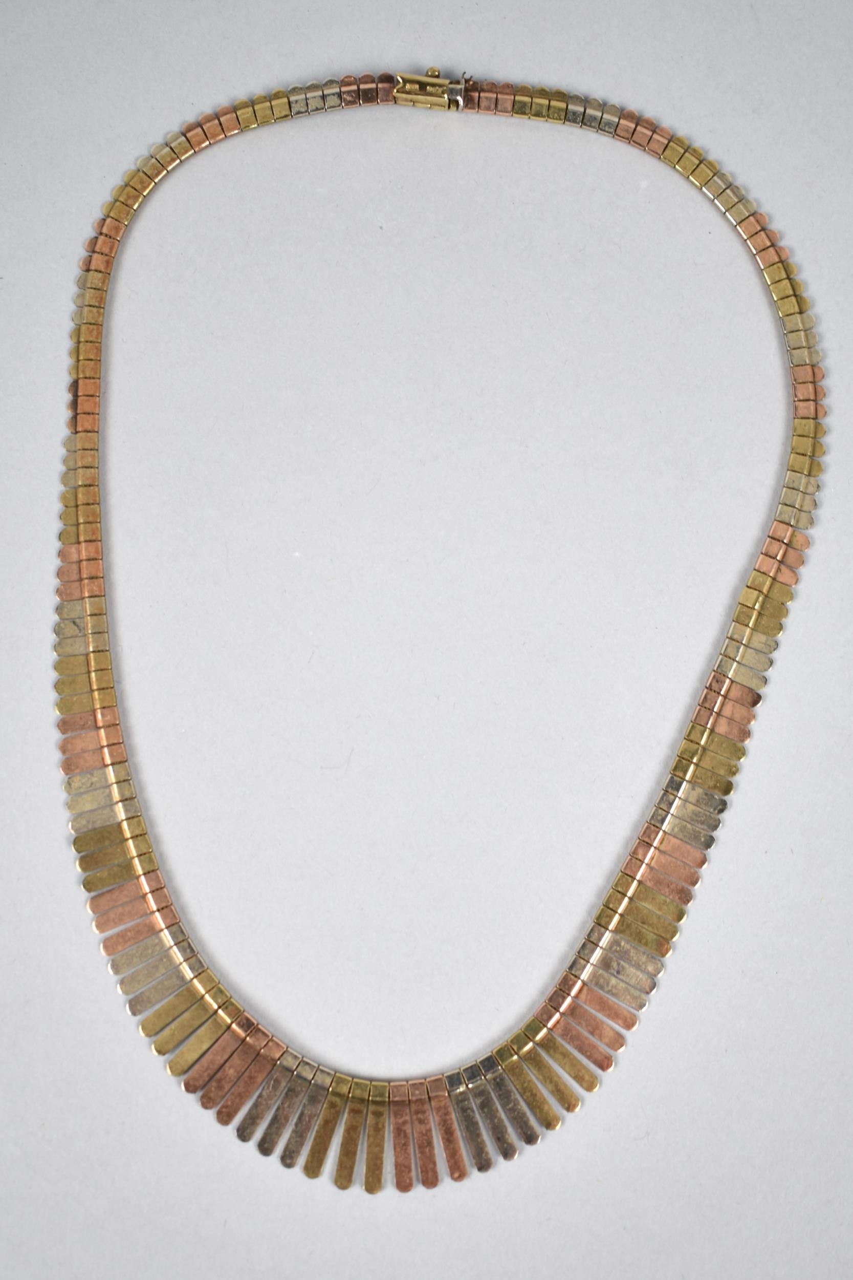 An Italian 9ct Tri Coloured Gold Cleopatra Fringe Necklace with Engraved Decoration, White, Yellow - Image 5 of 5