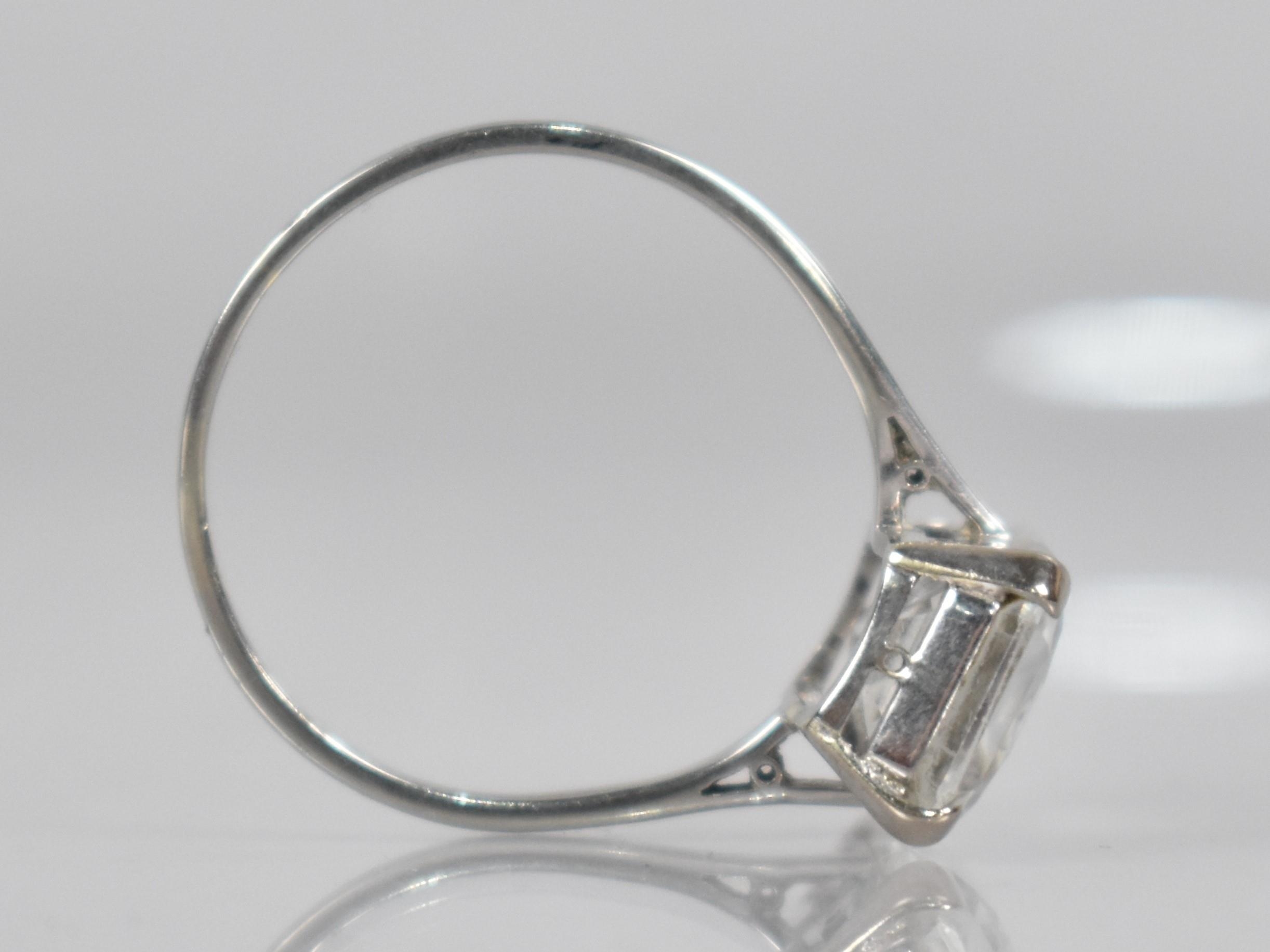 An Art Deco White Sapphire, 18ct Gold and Platinum Ladies Dress Ring, Emerald Cut White Sapphire - Image 4 of 4
