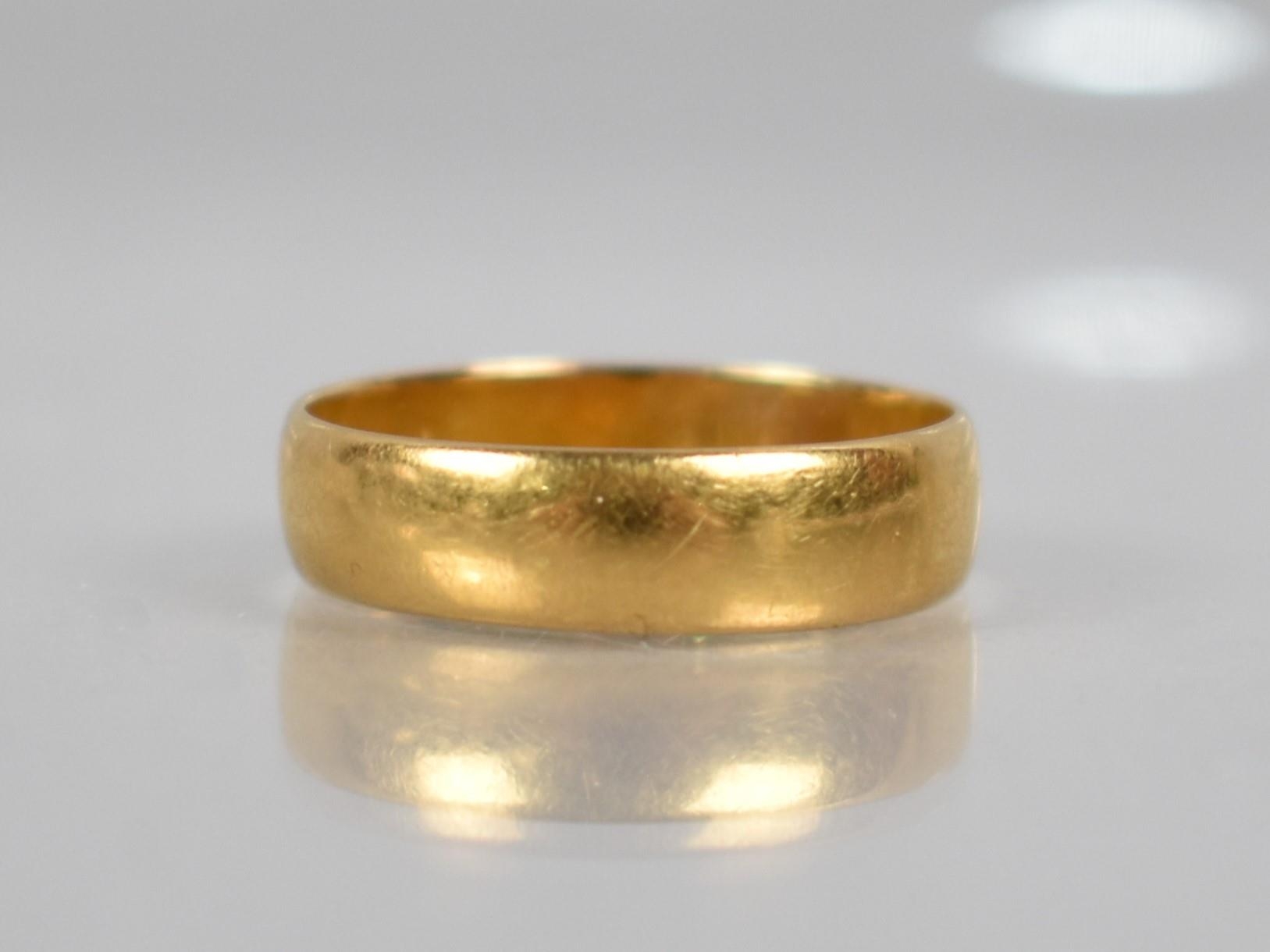 A 22ct Gold Wedding Band, Birmingham Hallmark 1916, Makers Mark WM, 4.3gms