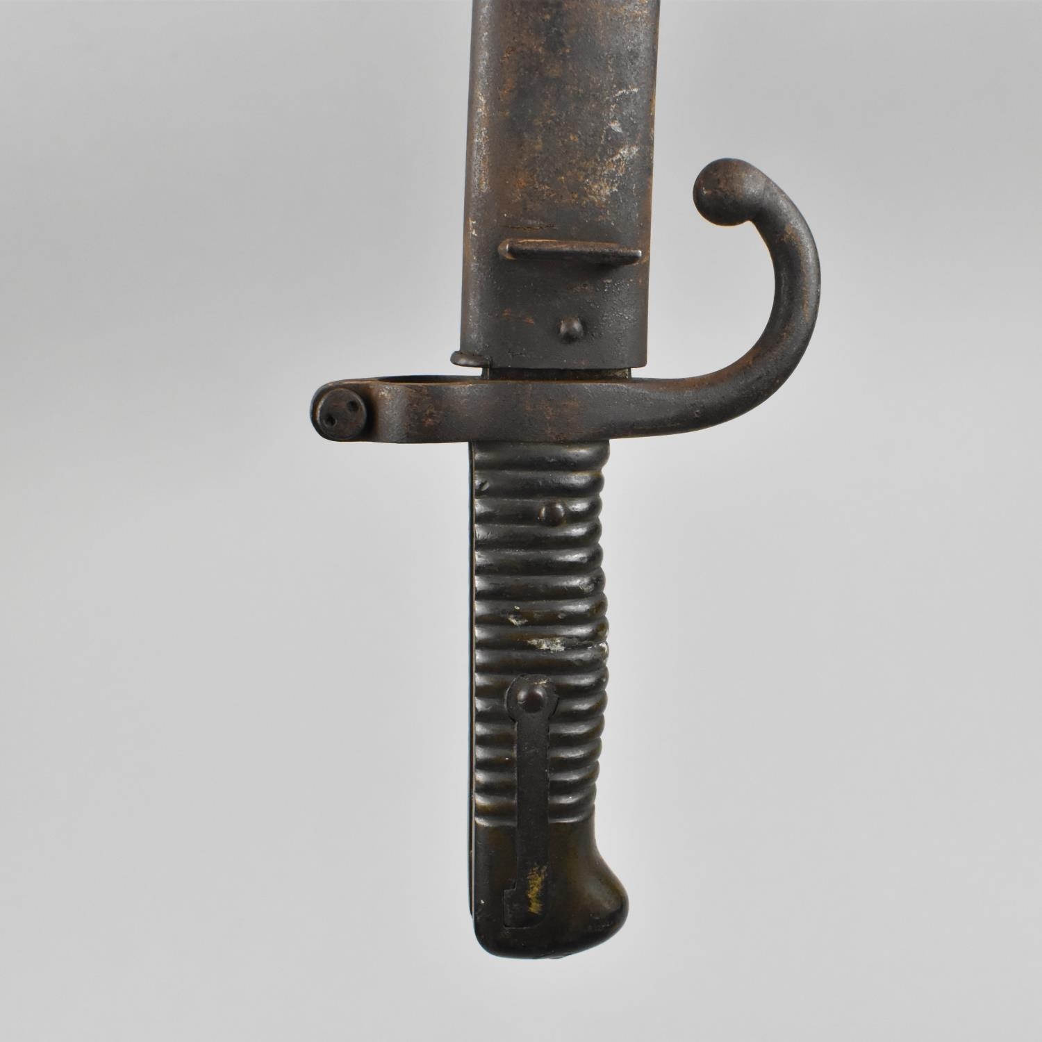 A 19th Century French 1866 Pattern Chassepot Rifle Sword Bayonet with Ribbed Handle and Recurved - Image 3 of 9