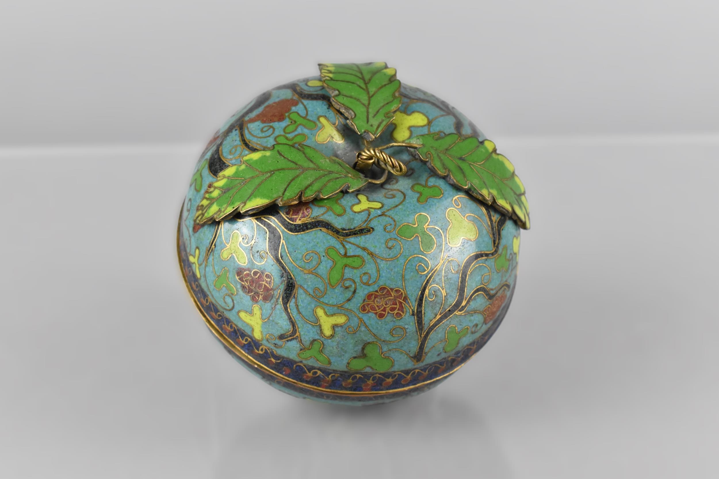 A Chinese Late Qing Dynasty Cloisonne Box in the Form of an Apple Decorated with Grape and Vines - Image 2 of 3