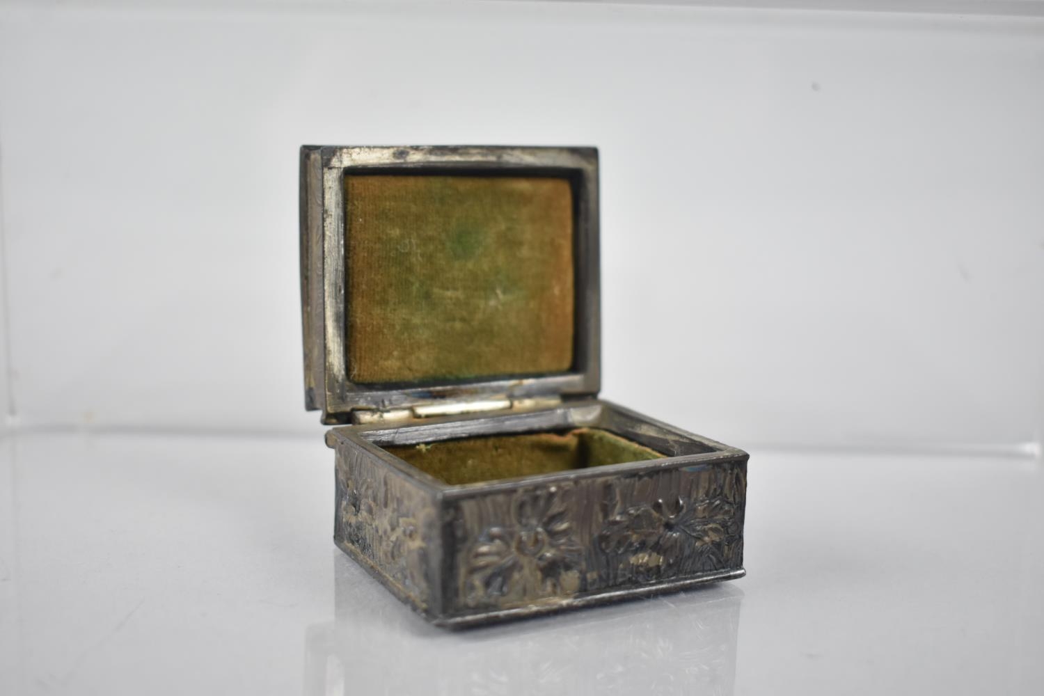 A Small Silver Plated Velvet Lined Casket in the Oriental Style, Irises, 55x45x32mm High - Image 2 of 2