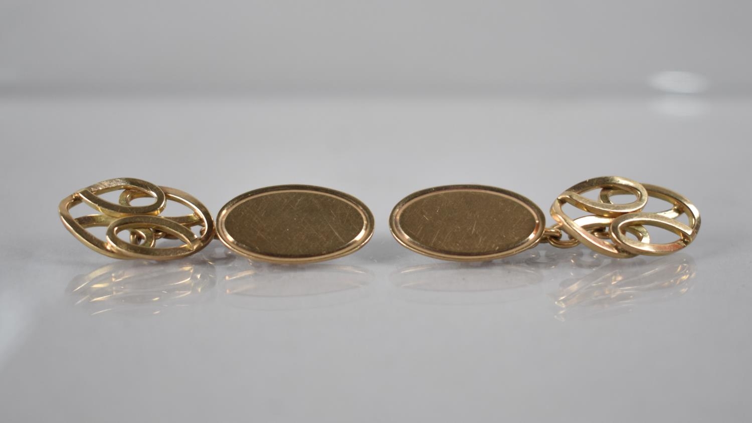 A Pair of 9ct Gold Cufflinks, 7.8gms - Image 2 of 2