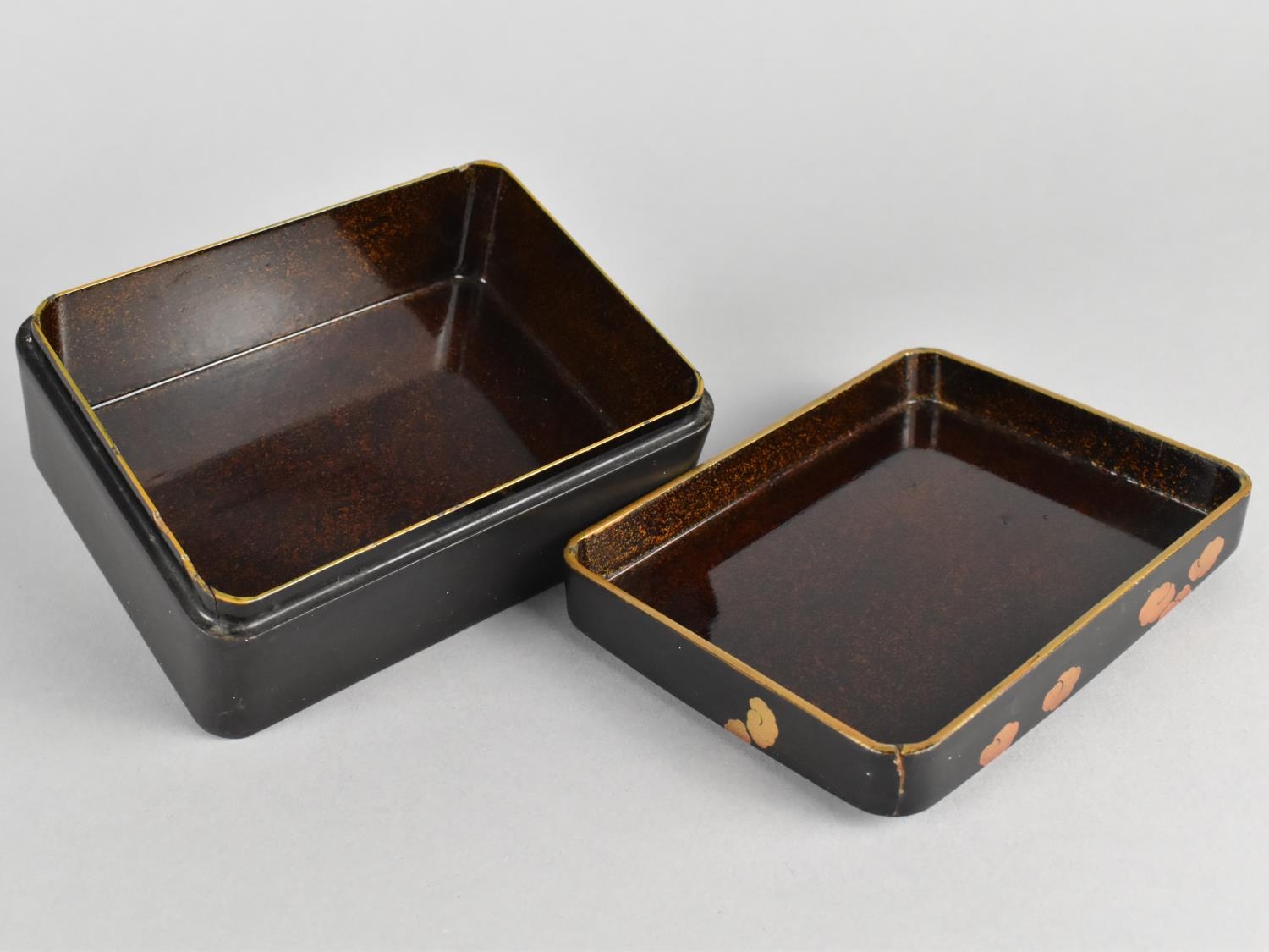An Early/Mid 20th Century Japanese Lacquered Box with Crane Decoration to Top, 12x9x5cms High - Image 2 of 2